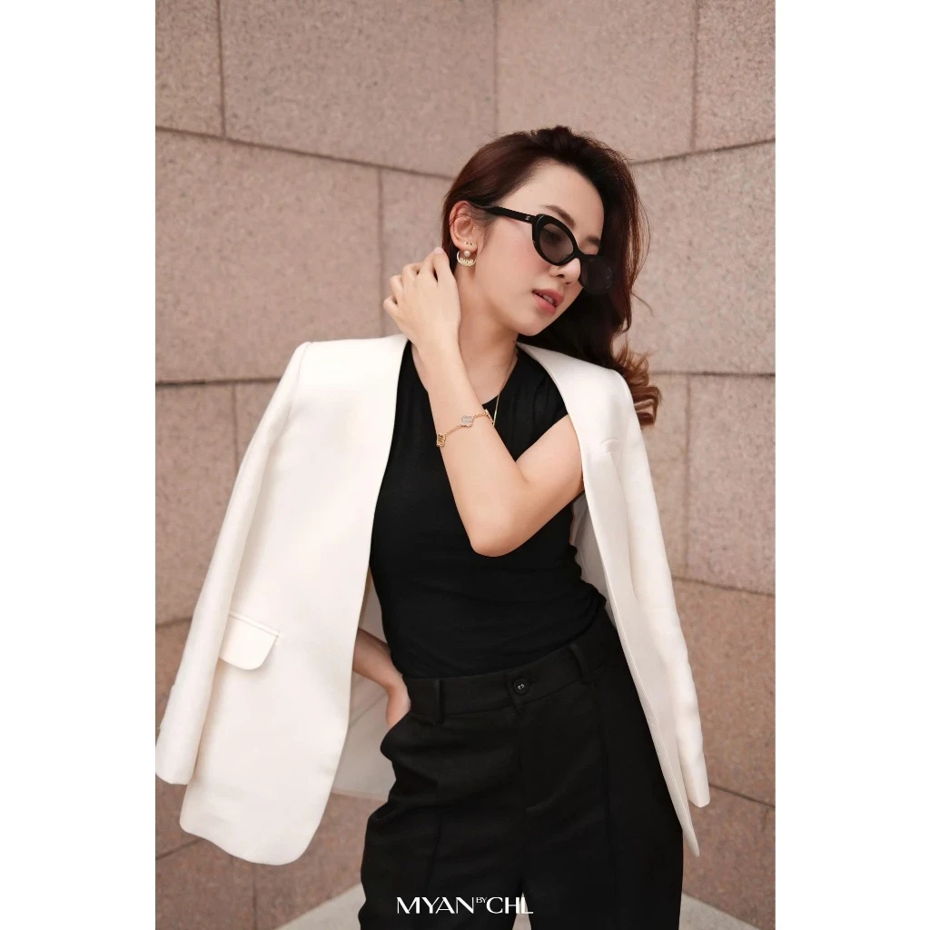 Áo blazer không cổ vạt tròn hai túi