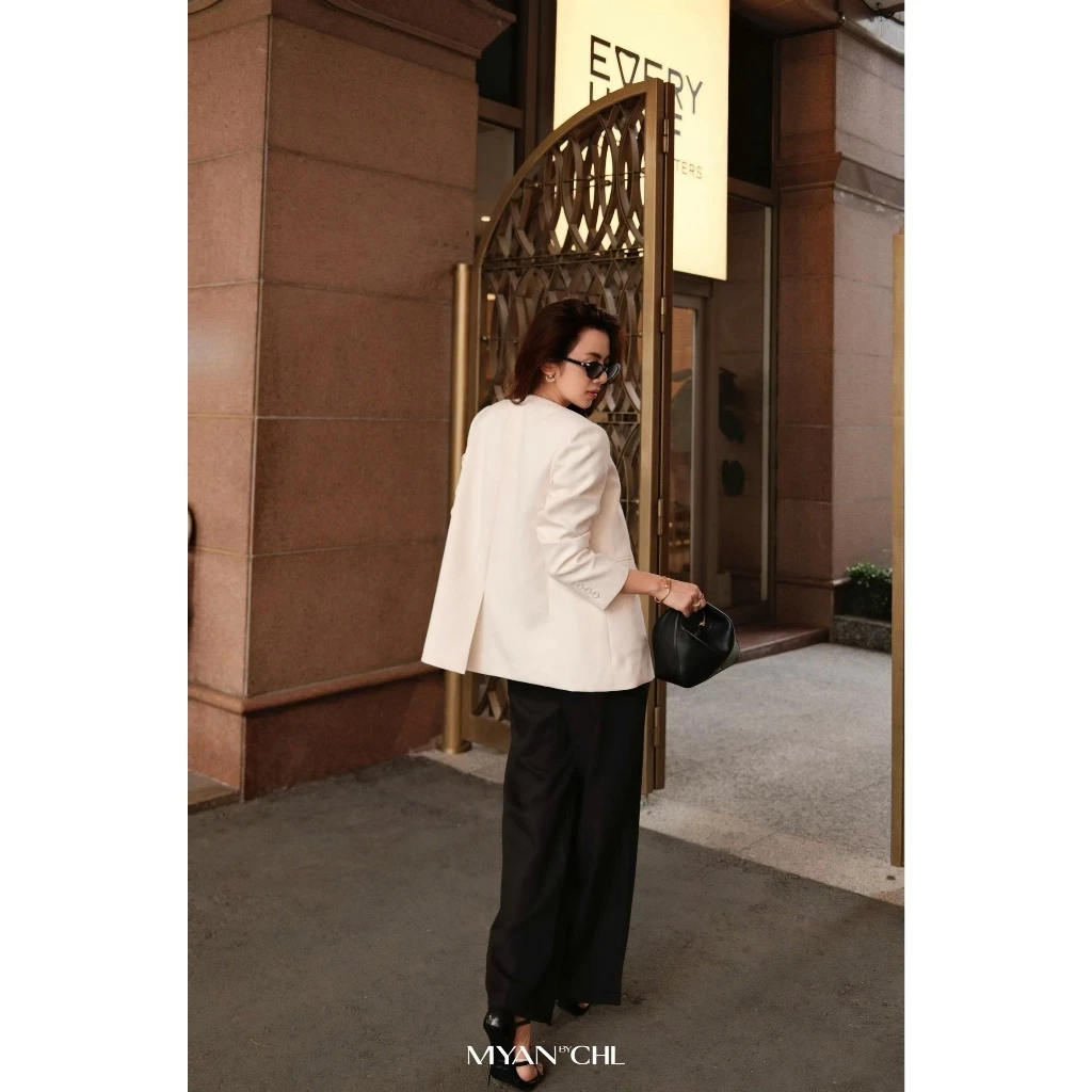 Áo blazer không cổ vạt tròn hai túi