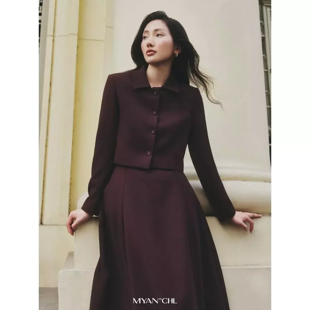 Áo khoác dáng ngắn cổ bẻ dài tay