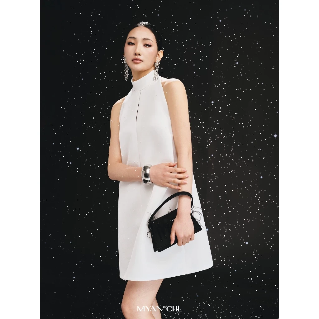 Váy cổ yếm dáng ngắn cut out