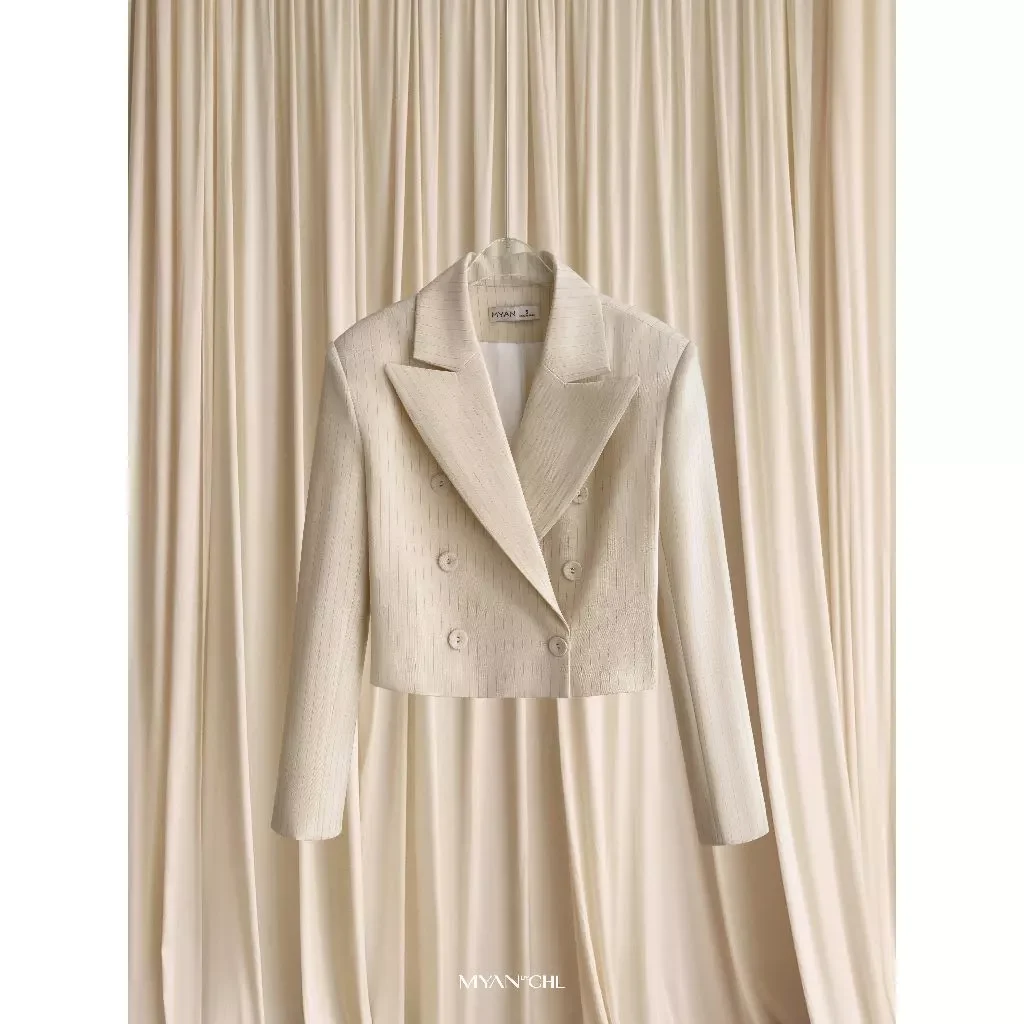 Áo blazer kẻ dáng ngắn