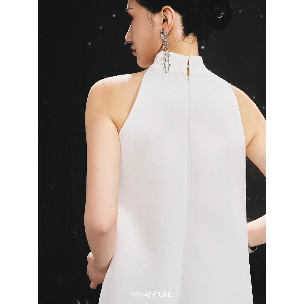 Váy cổ yếm dáng ngắn cut out