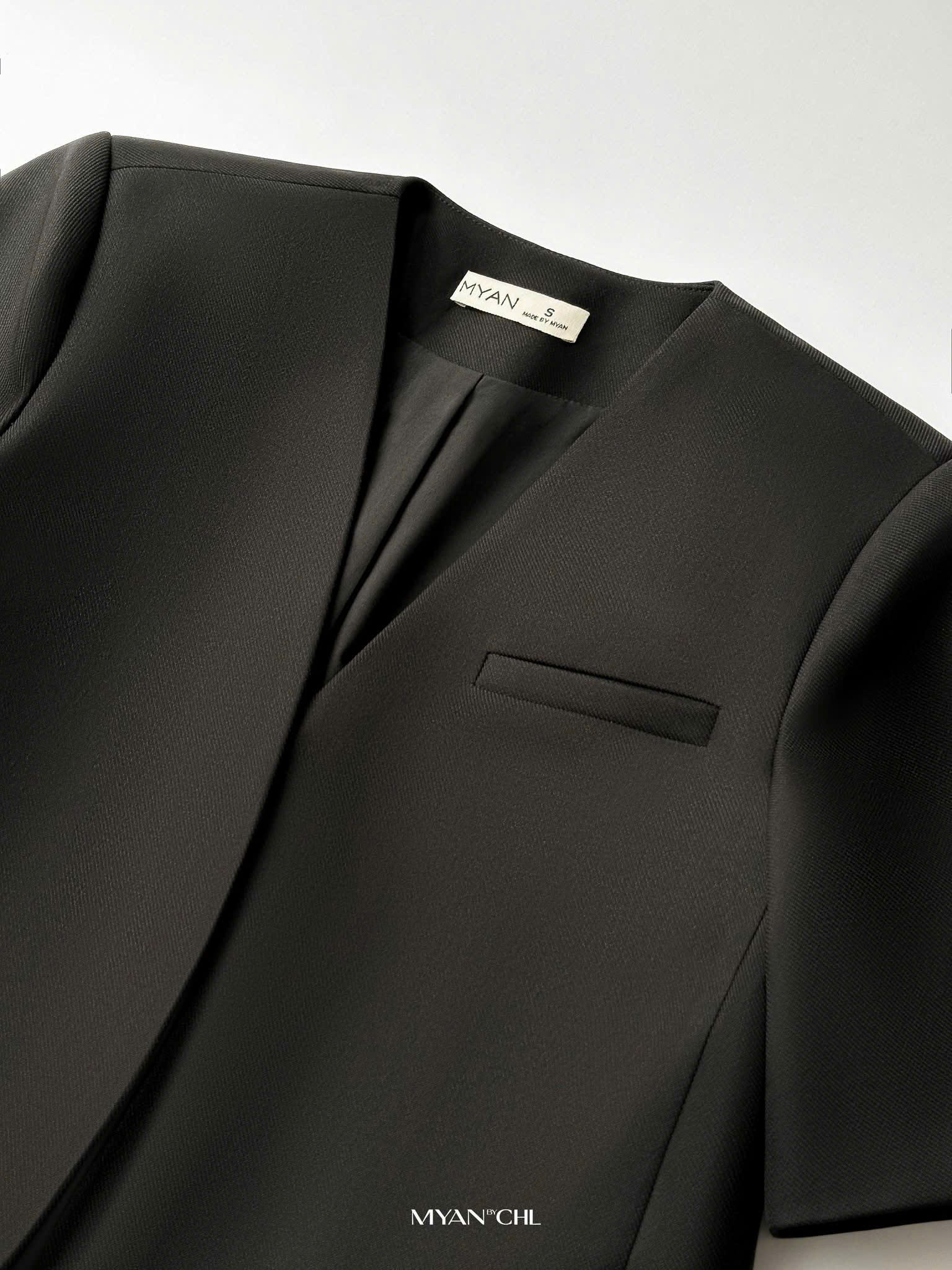 Áo Blazer không cổ vạt tròn