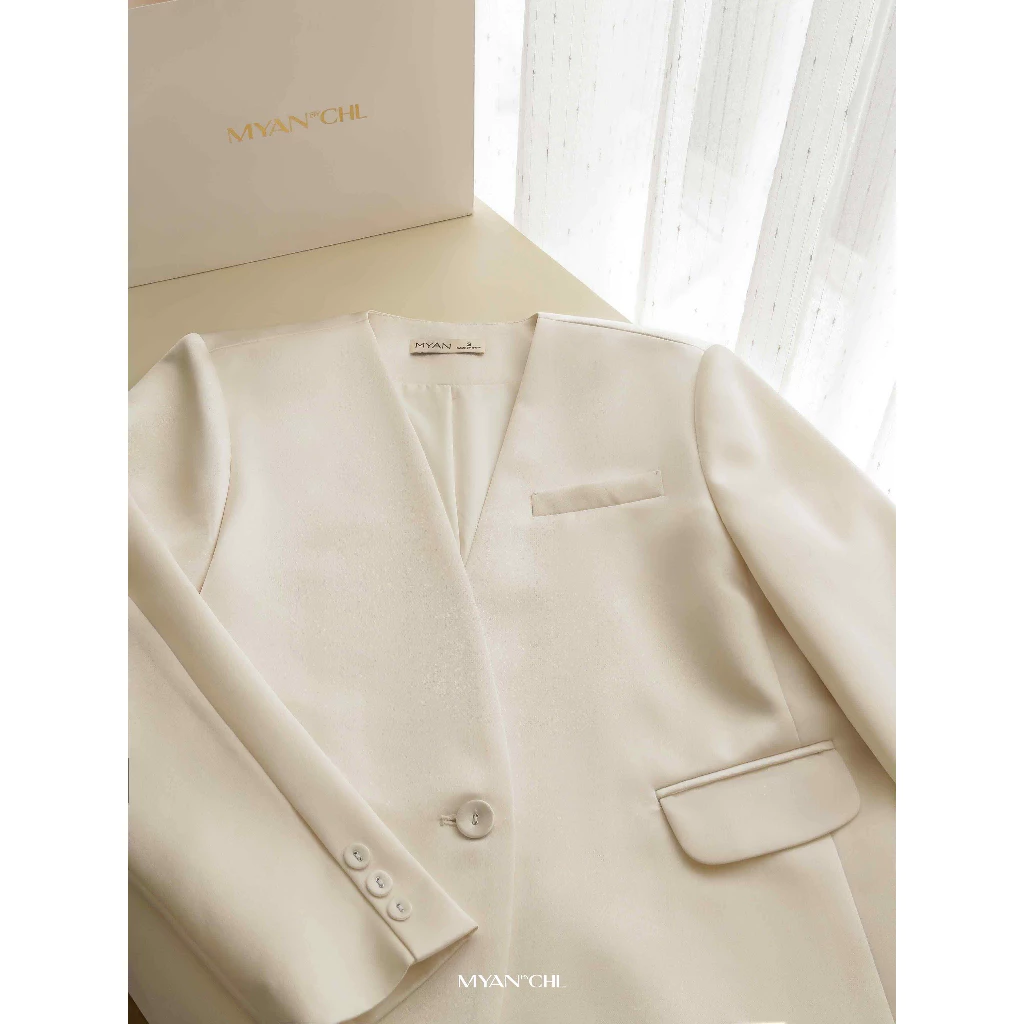 Áo blazer tafta không cổ dài tay