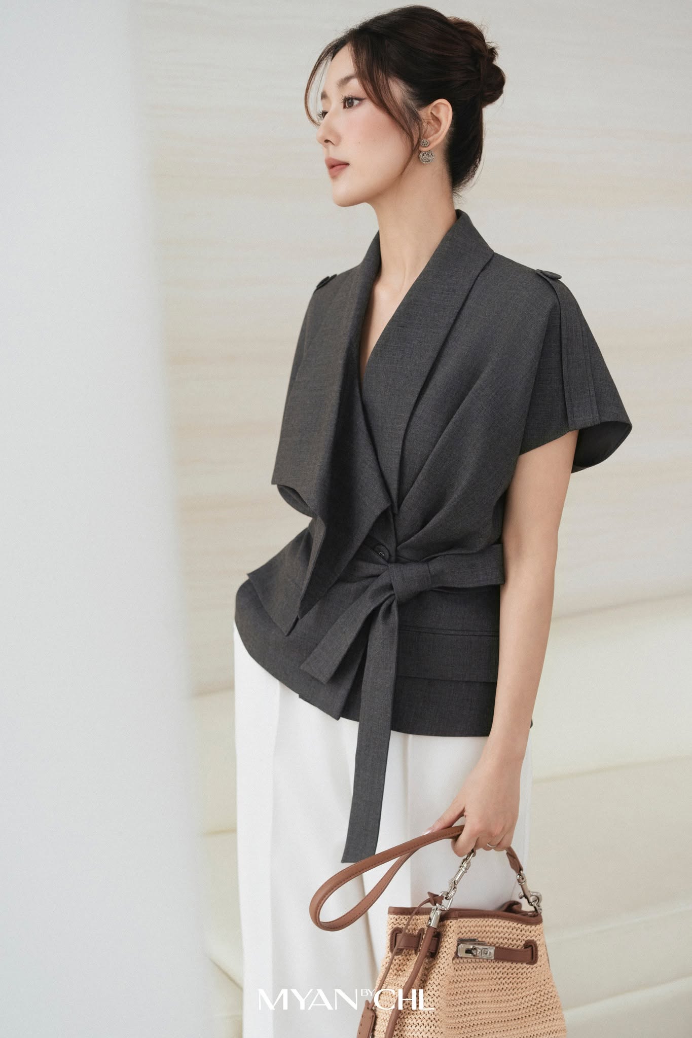 Áo cổ shawl đổ cách điệu kèm dây đai