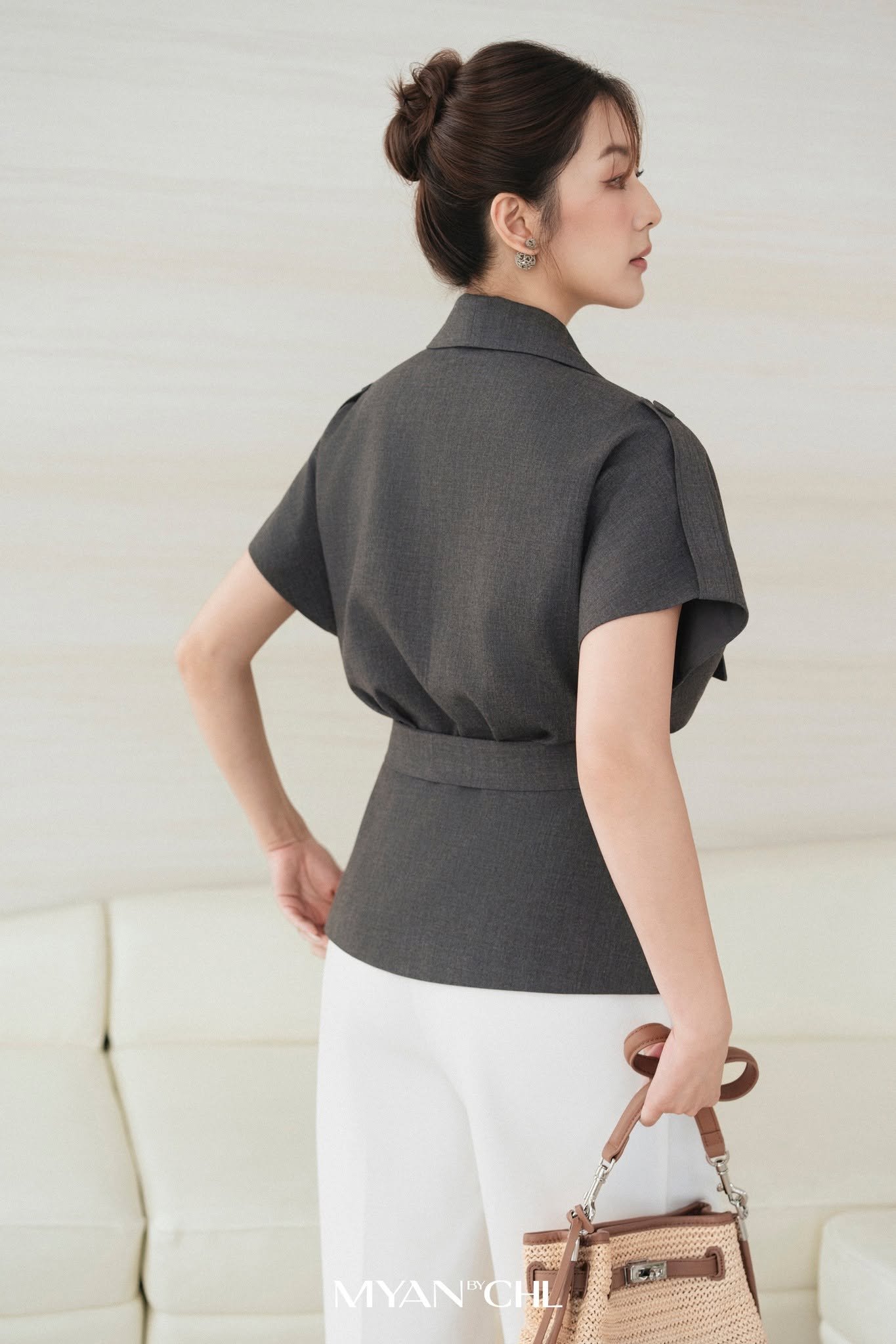 Áo cổ shawl đổ cách điệu kèm dây đai