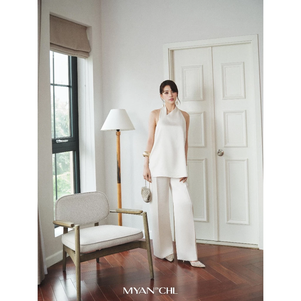 Áo cổ yếm cách điệu dáng rộng