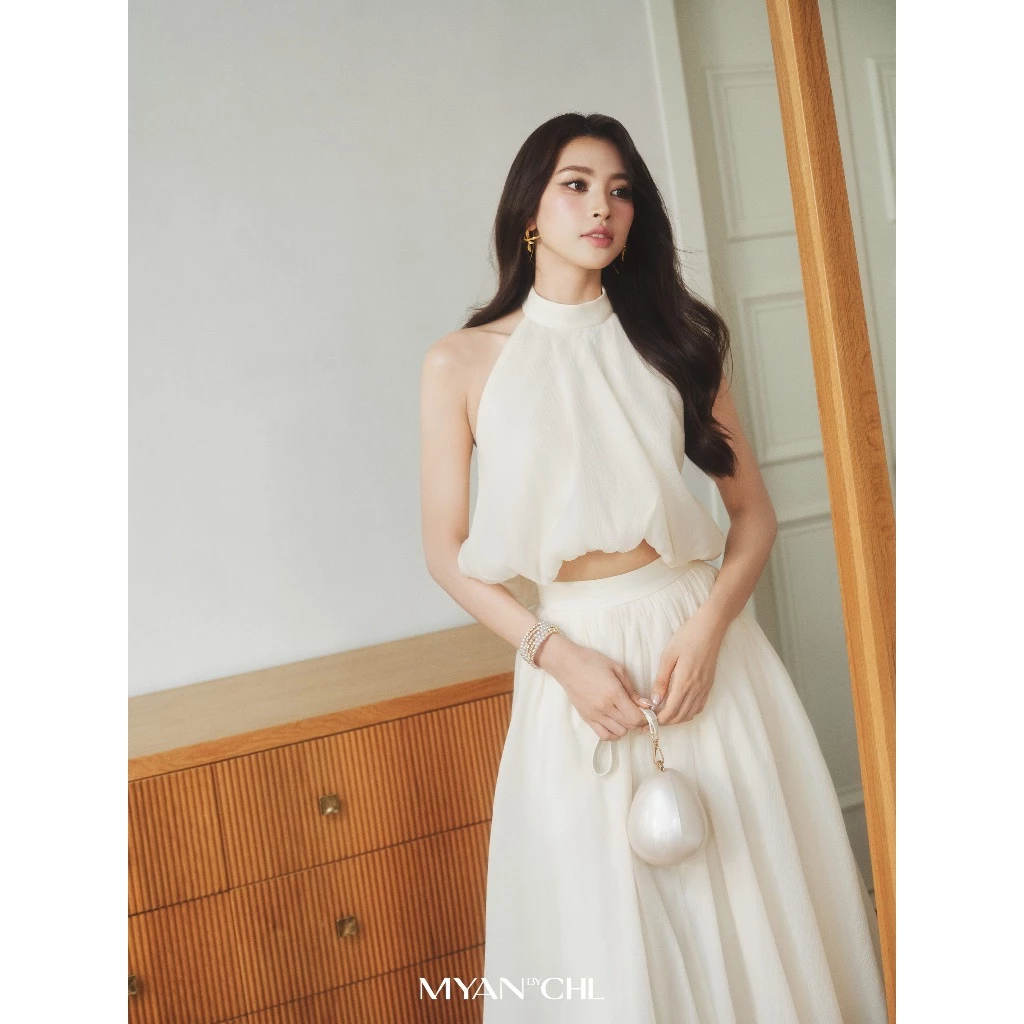 Áo cổ yếm dáng bom