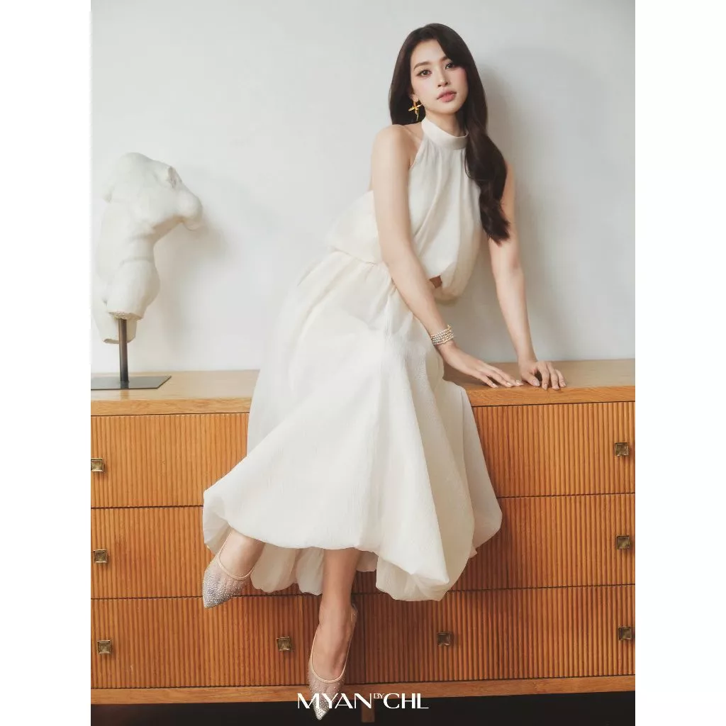 Áo cổ yếm dáng bom
