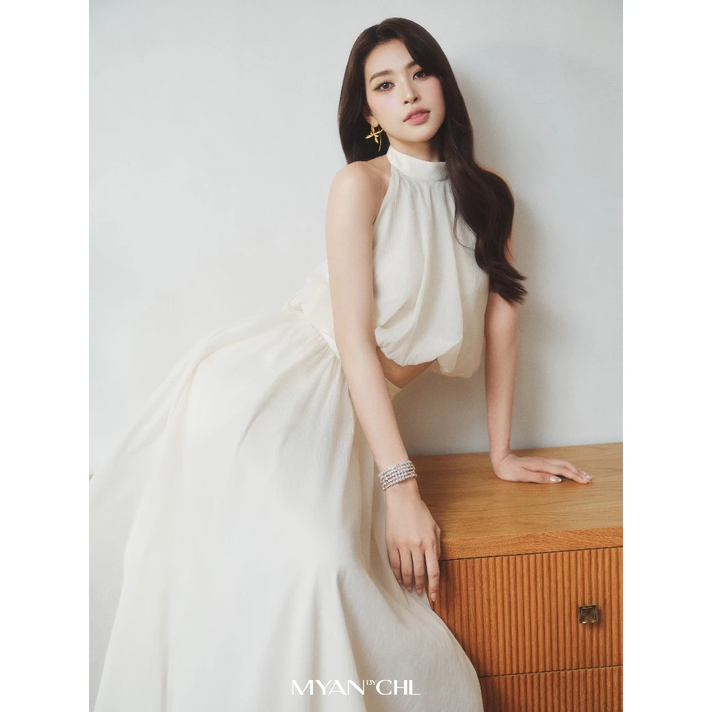 Áo cổ yếm dáng bom