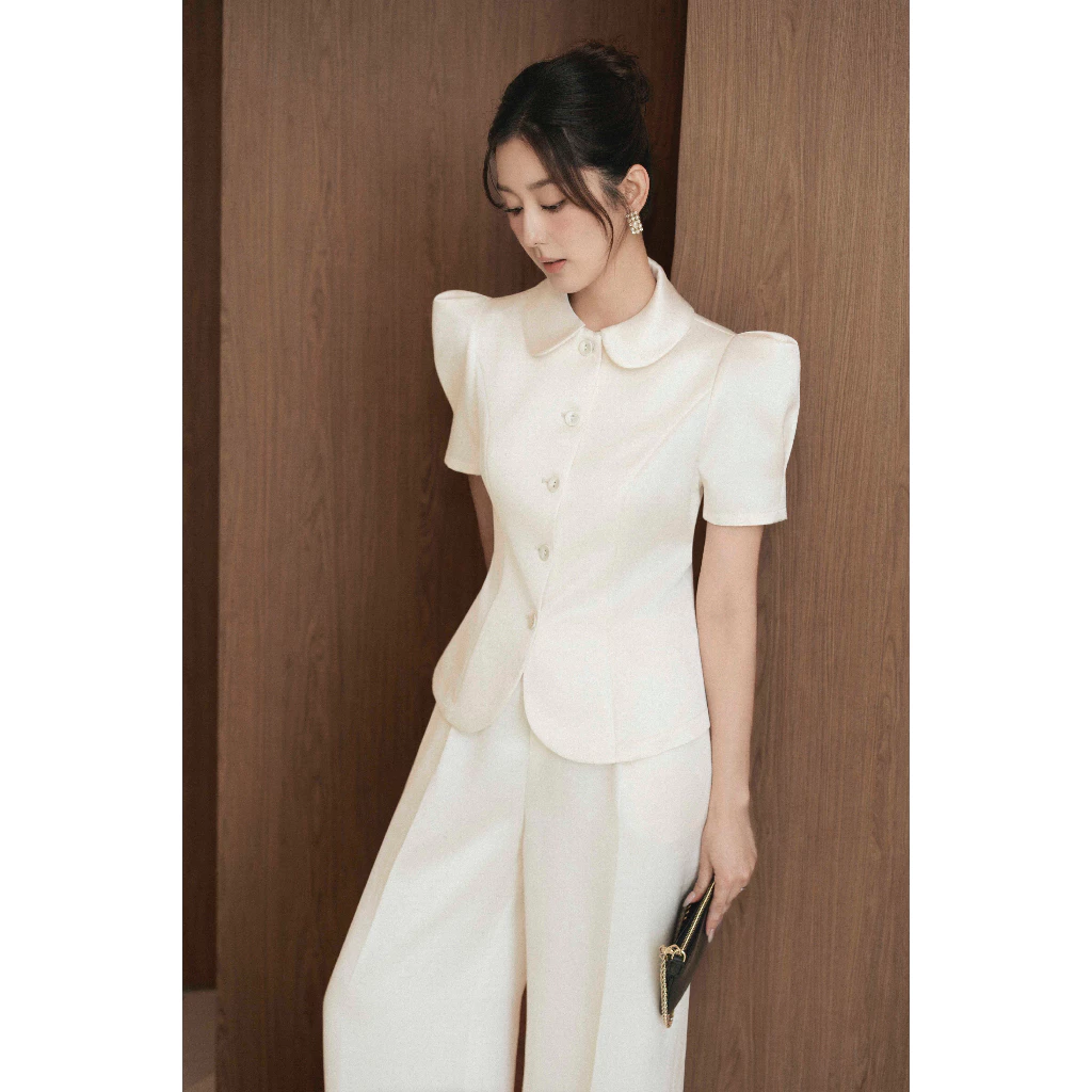 Áo dáng ôm cổ sen ngắn tay