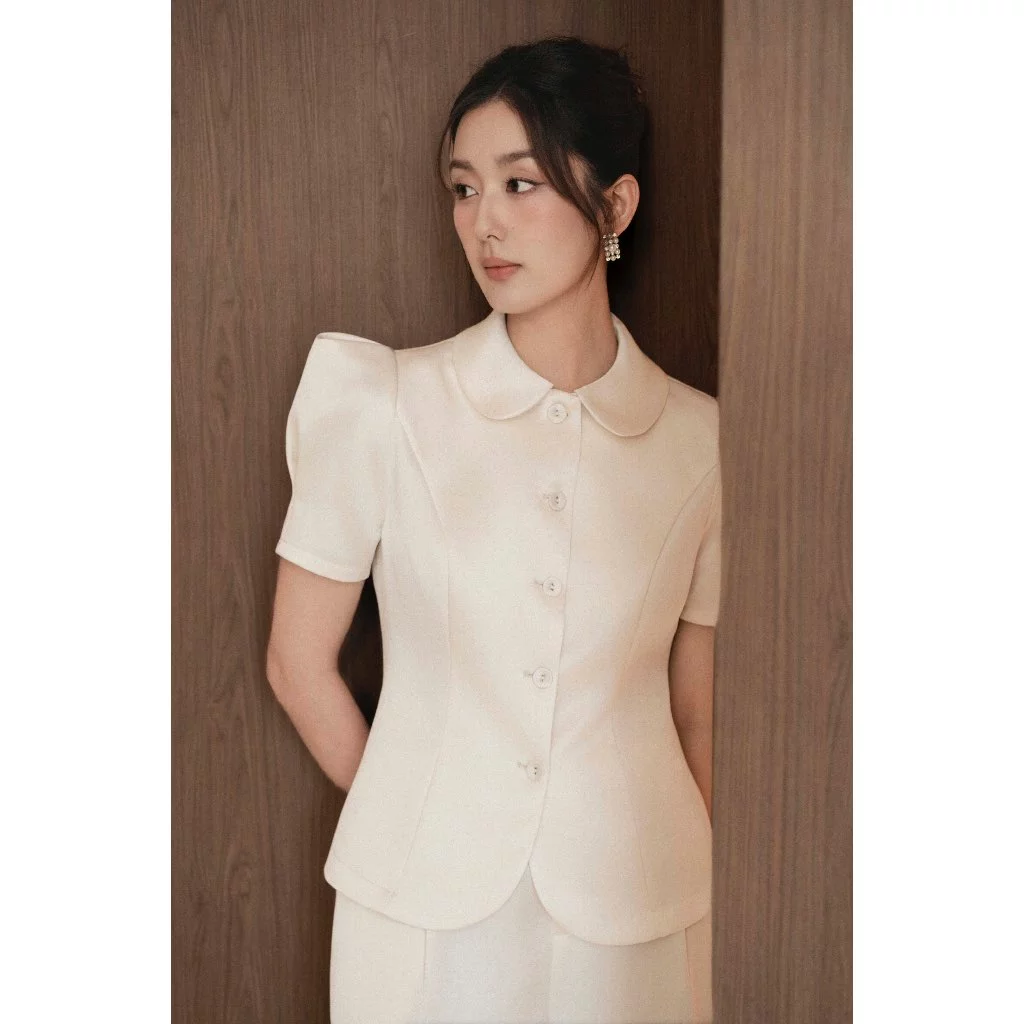 Áo dáng ôm cổ sen ngắn tay