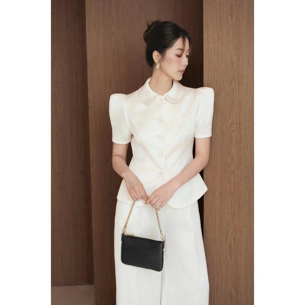 Áo dáng ôm cổ sen ngắn tay