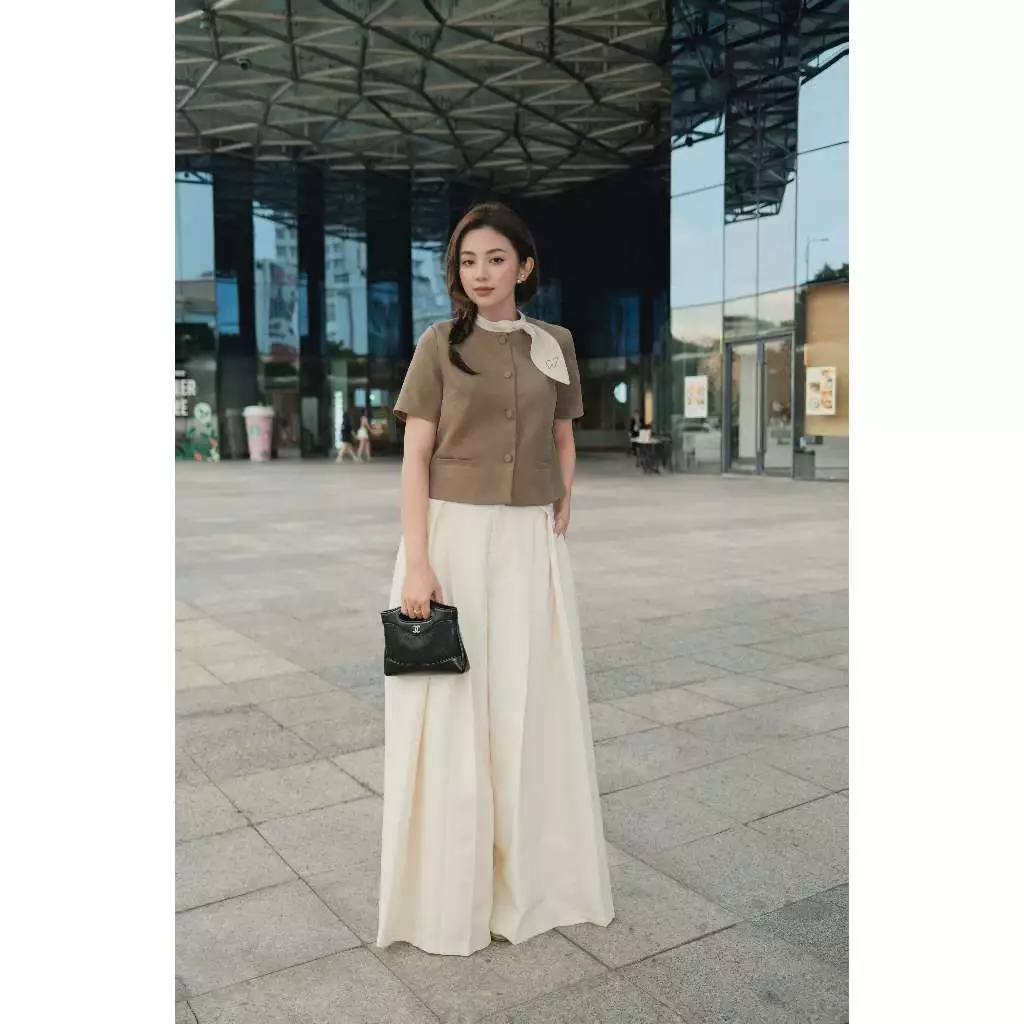 Áo ngắn tay cổ nơ lệch