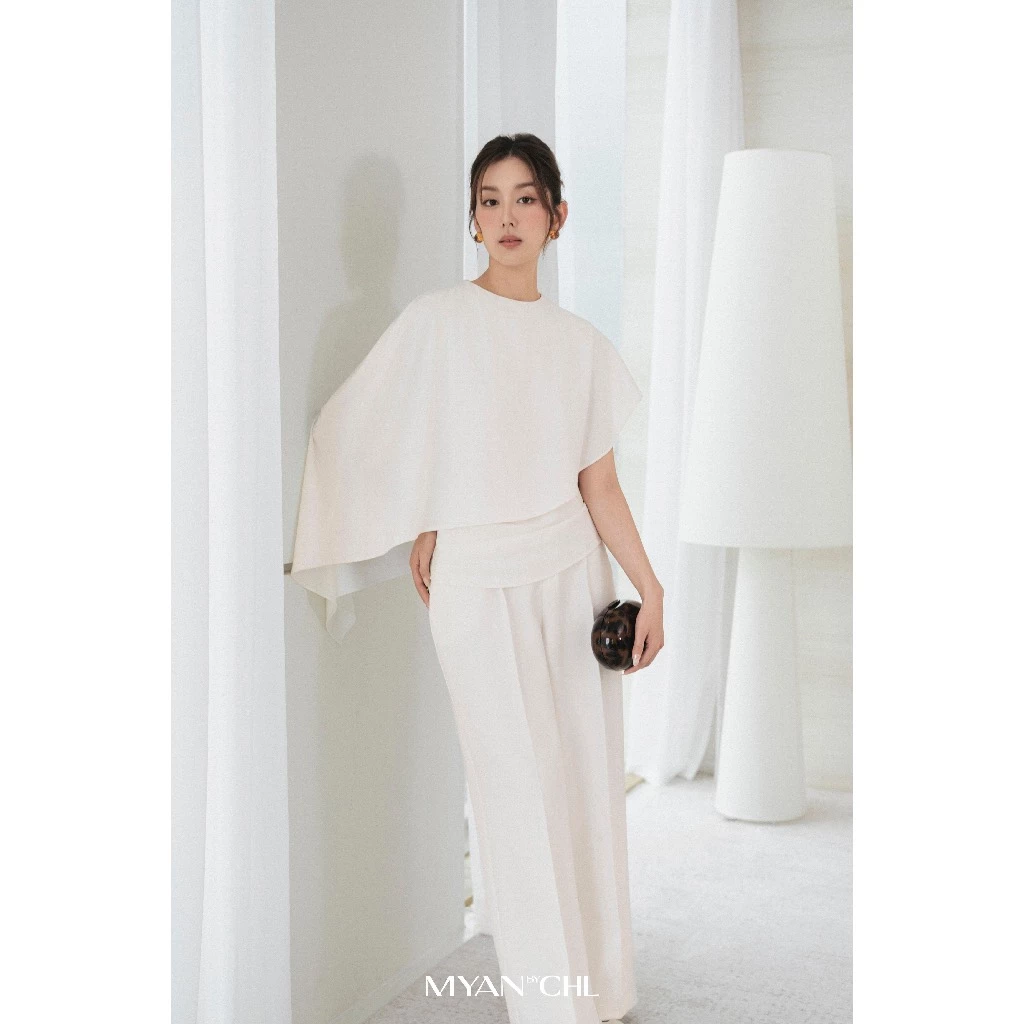 Áo phủ vạt lệch thân xếp ly