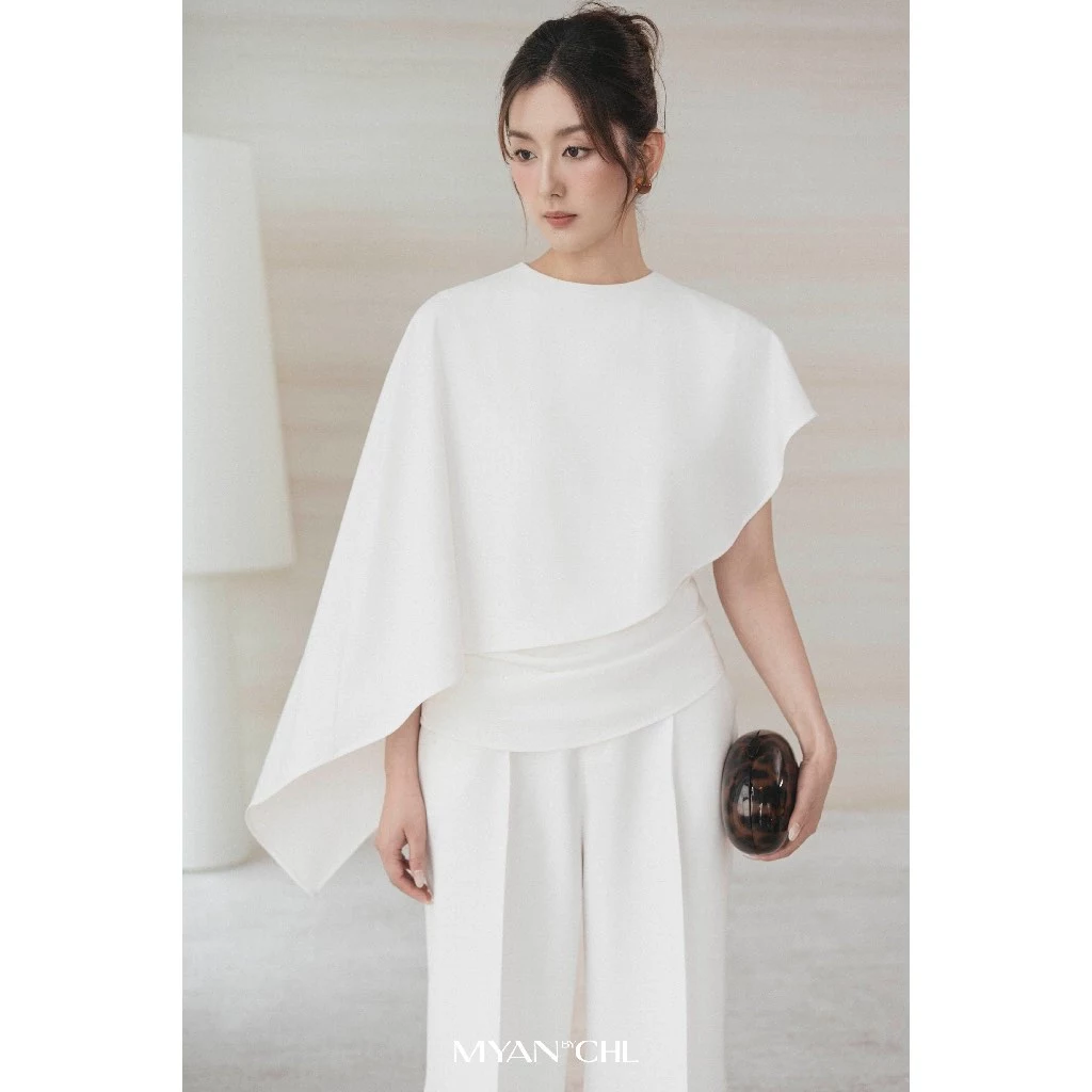 Áo phủ vạt lệch thân xếp ly