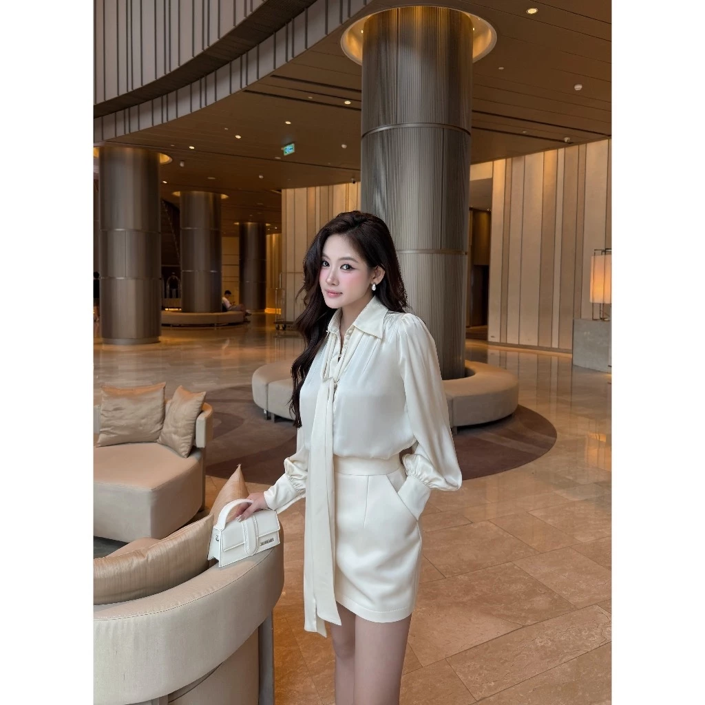 Áo sơ mi lụa đính cúc bọc