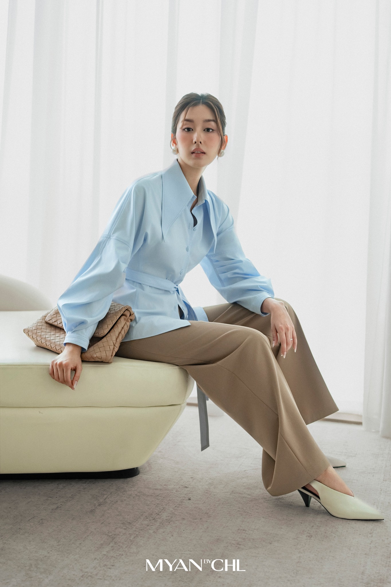 Áo sơ mi xếp ly sườn tay dáng ôm