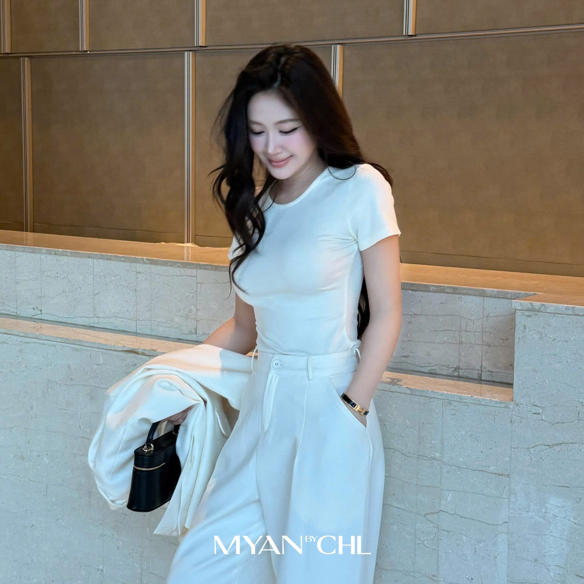 Áo thun cổ tròn ngắn tay