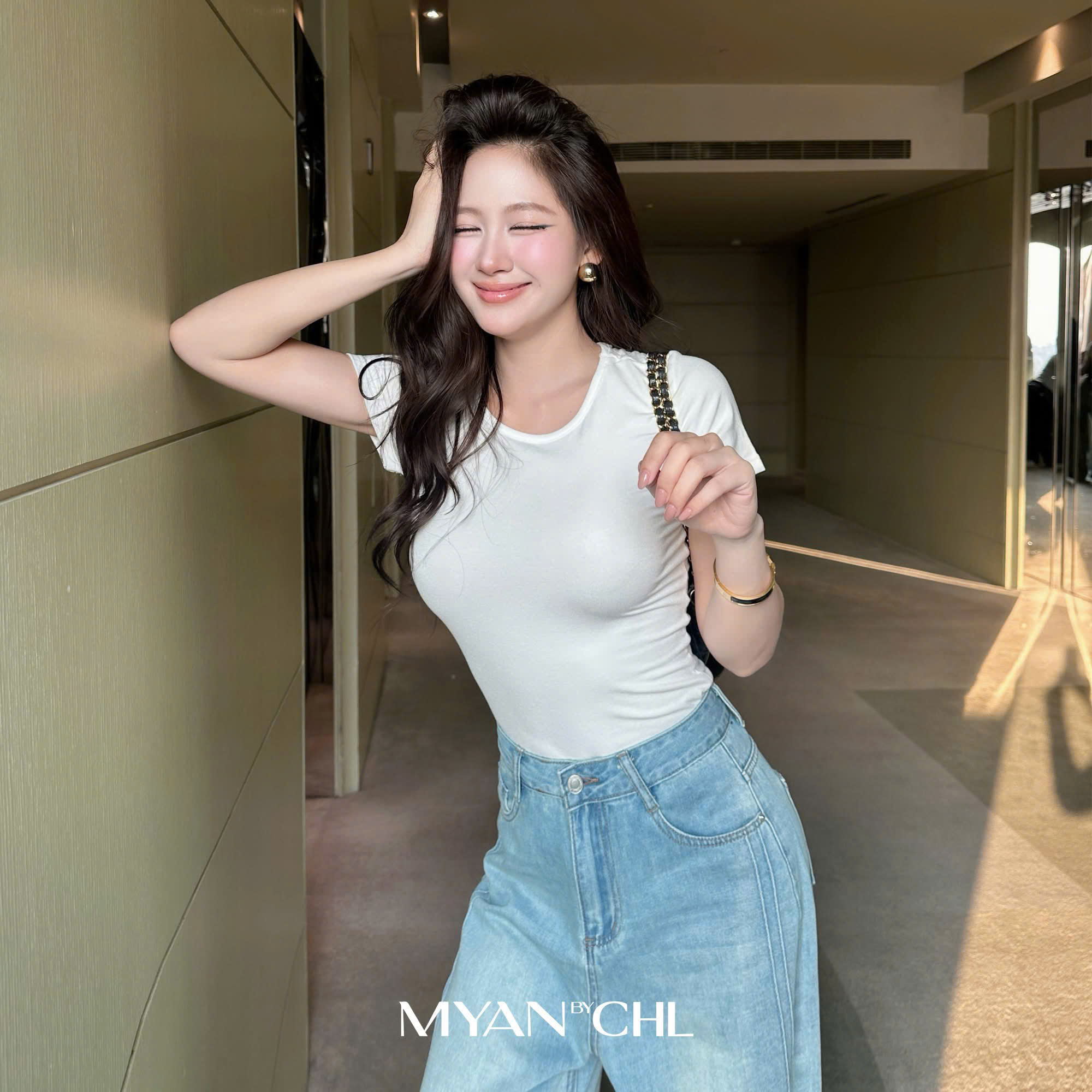Áo thun cổ tròn ngắn tay