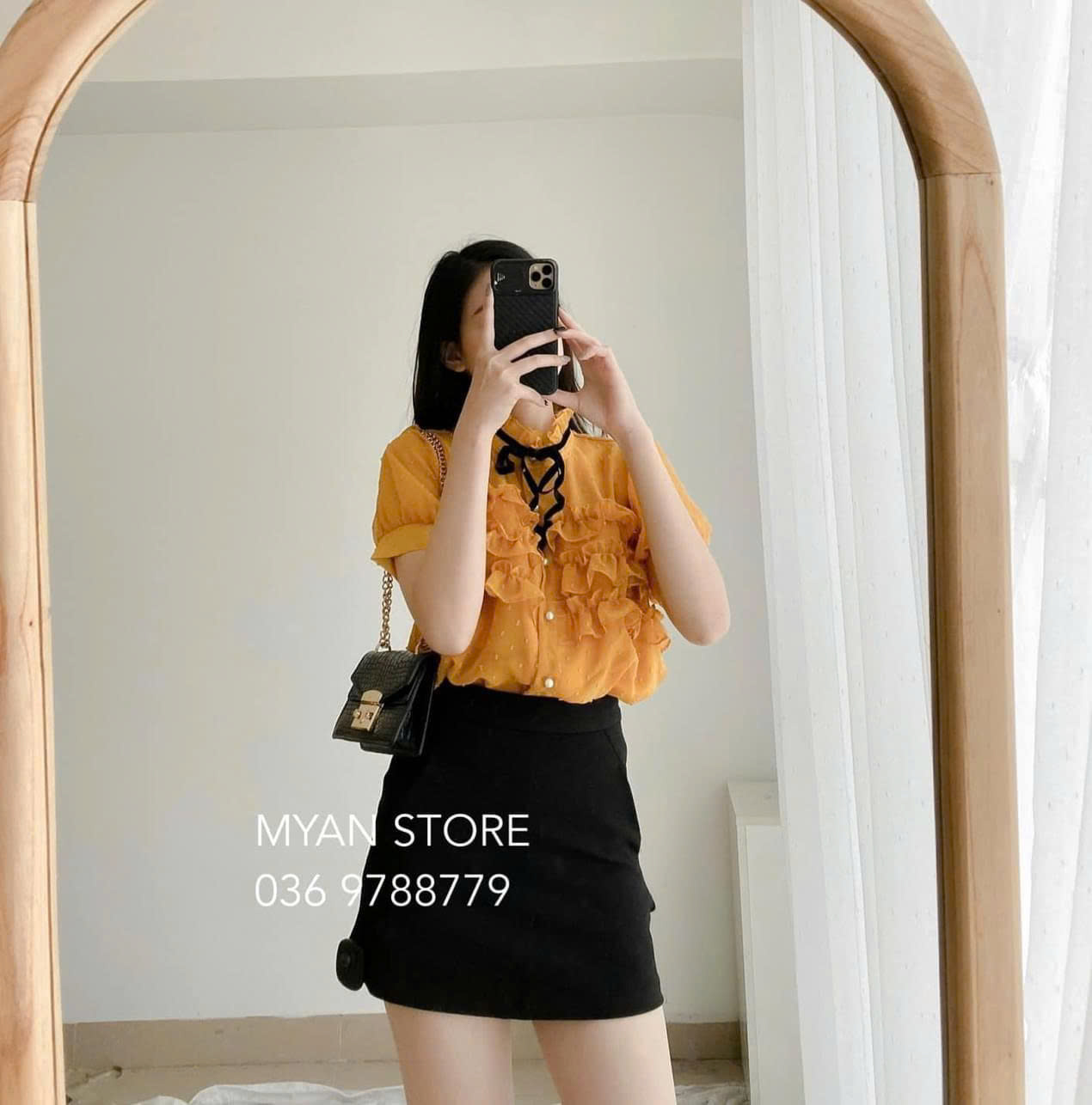 Áo voan hạt nơ đen bèo ngang ngực