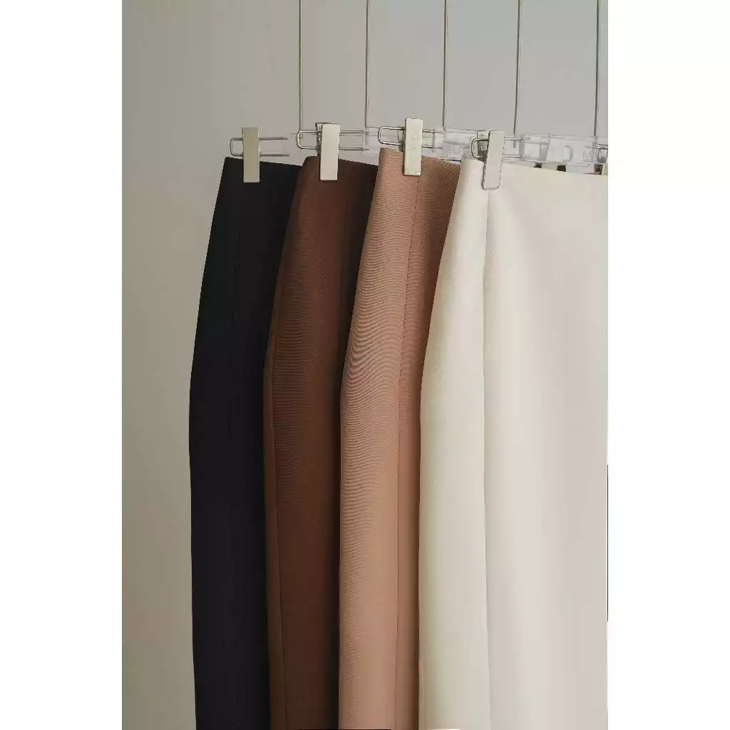 Chân váy midi dáng bút chì xẻ lệch
