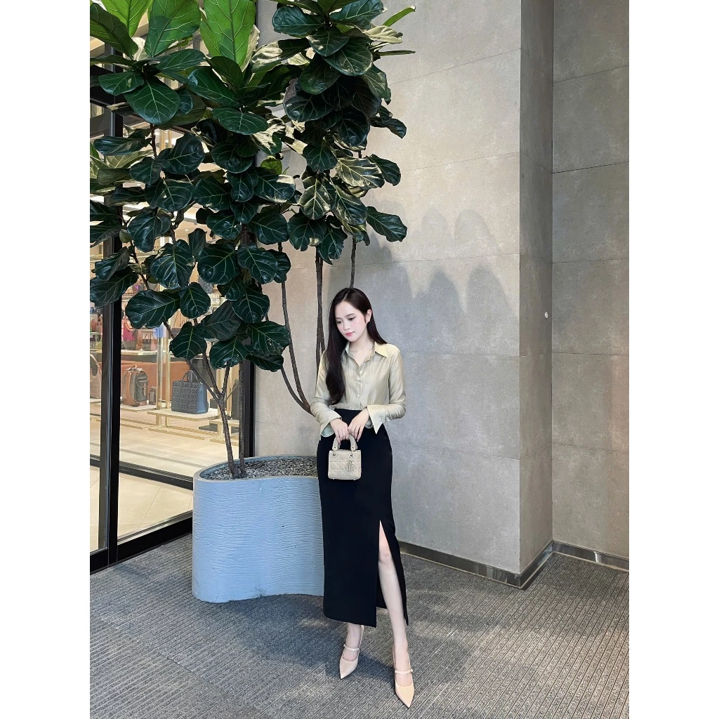 Chân váy midi dáng bút chì xẻ lệch