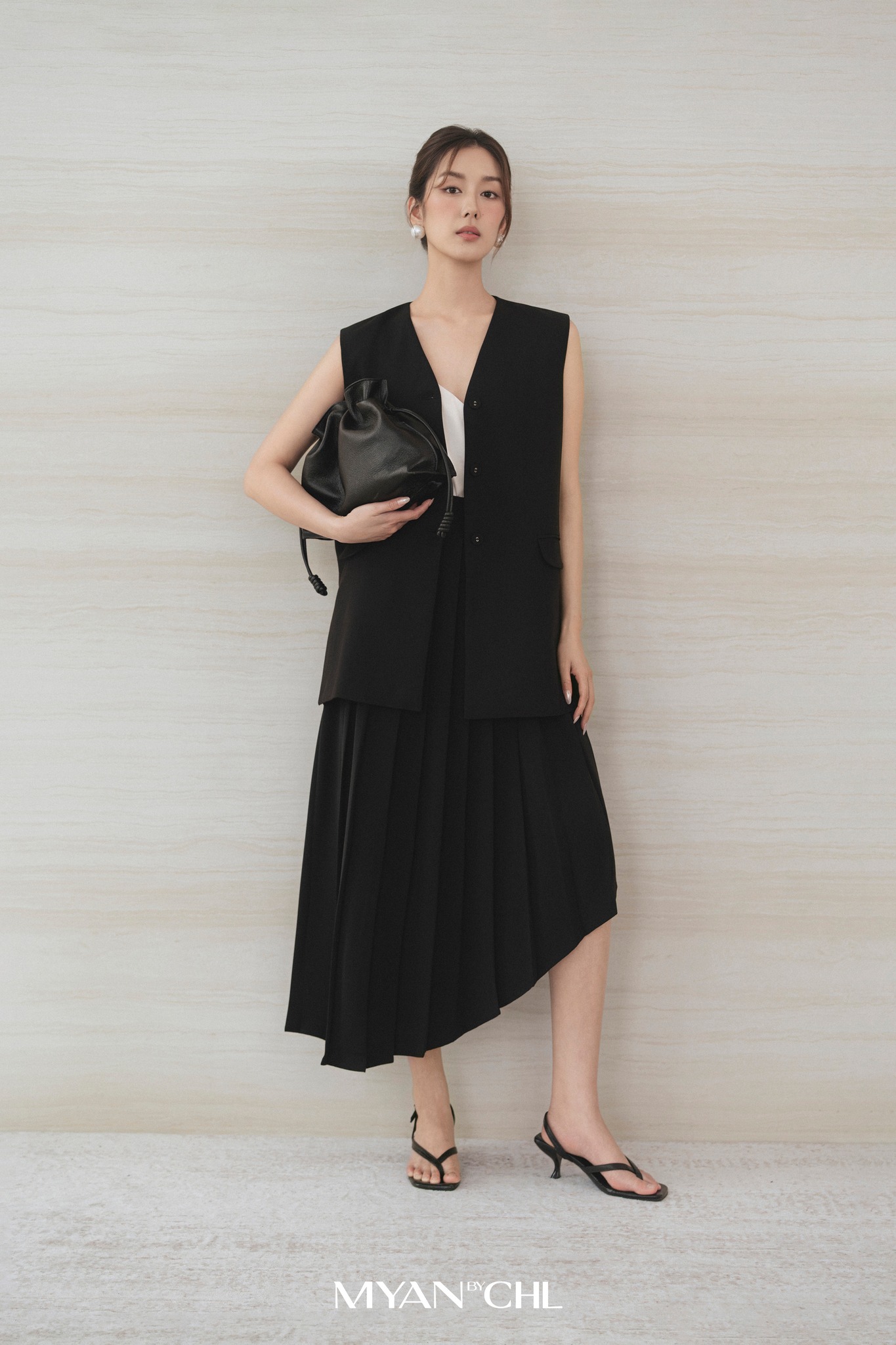 Chân váy xếp ly lệch
