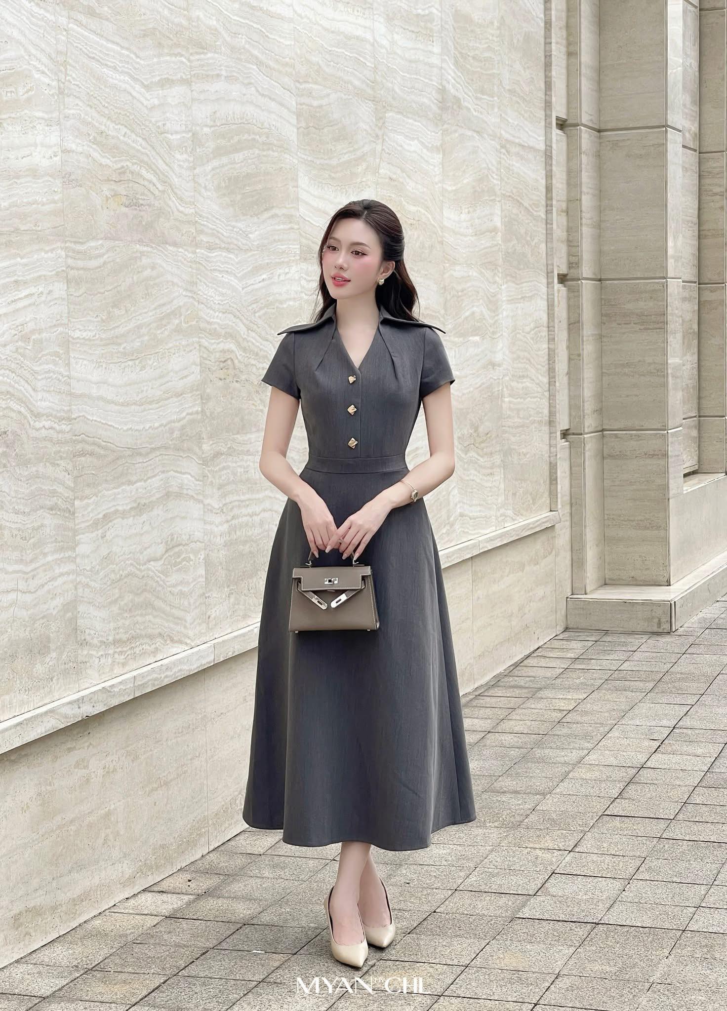 Váy dáng dài cổ leo đức ve nhọn