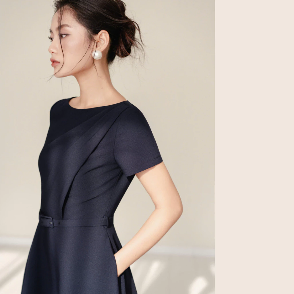 Váy dáng dài xếp ly vai kèm dây đai rời
