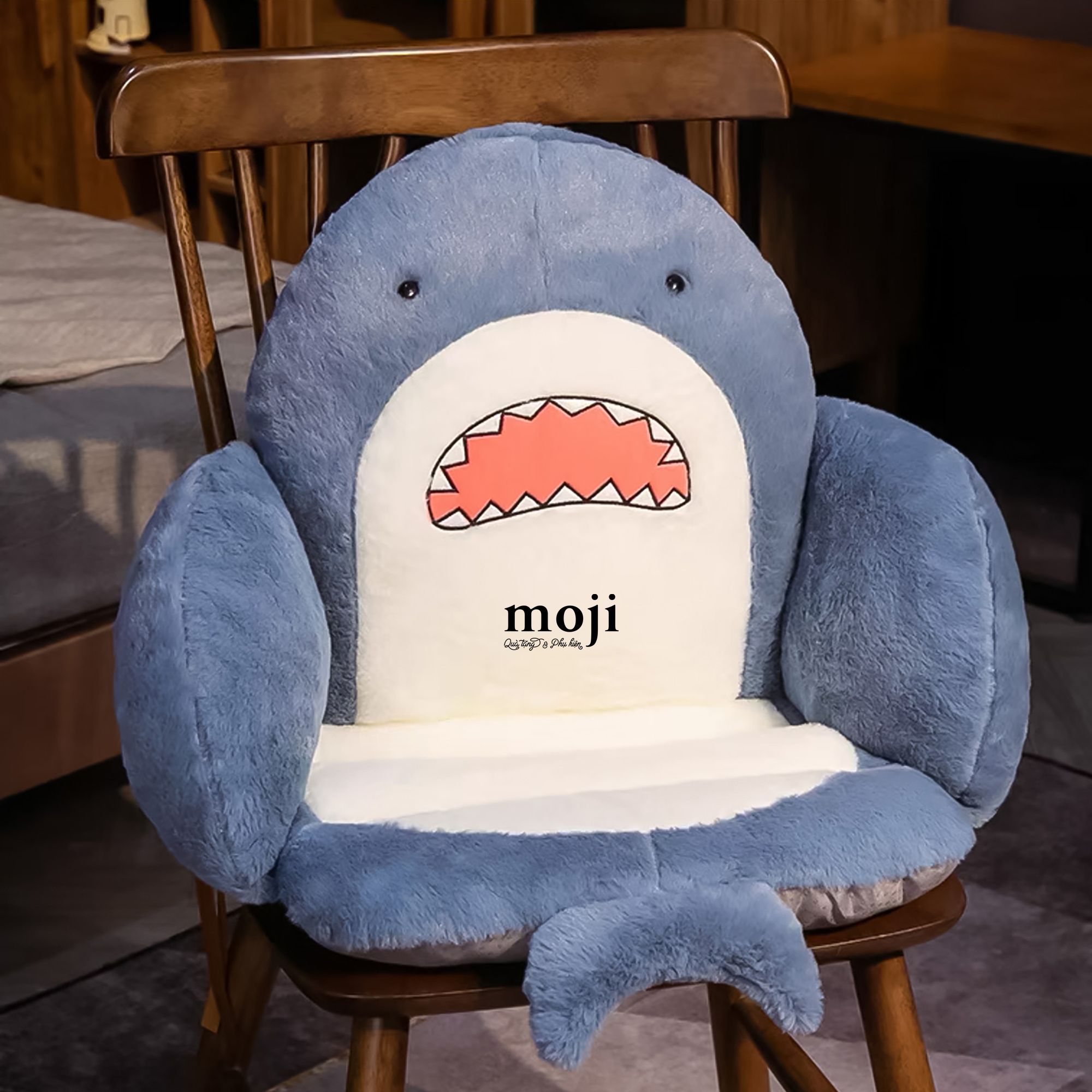 Gấu bông tựa lưng Shark há miệng 28x44x36