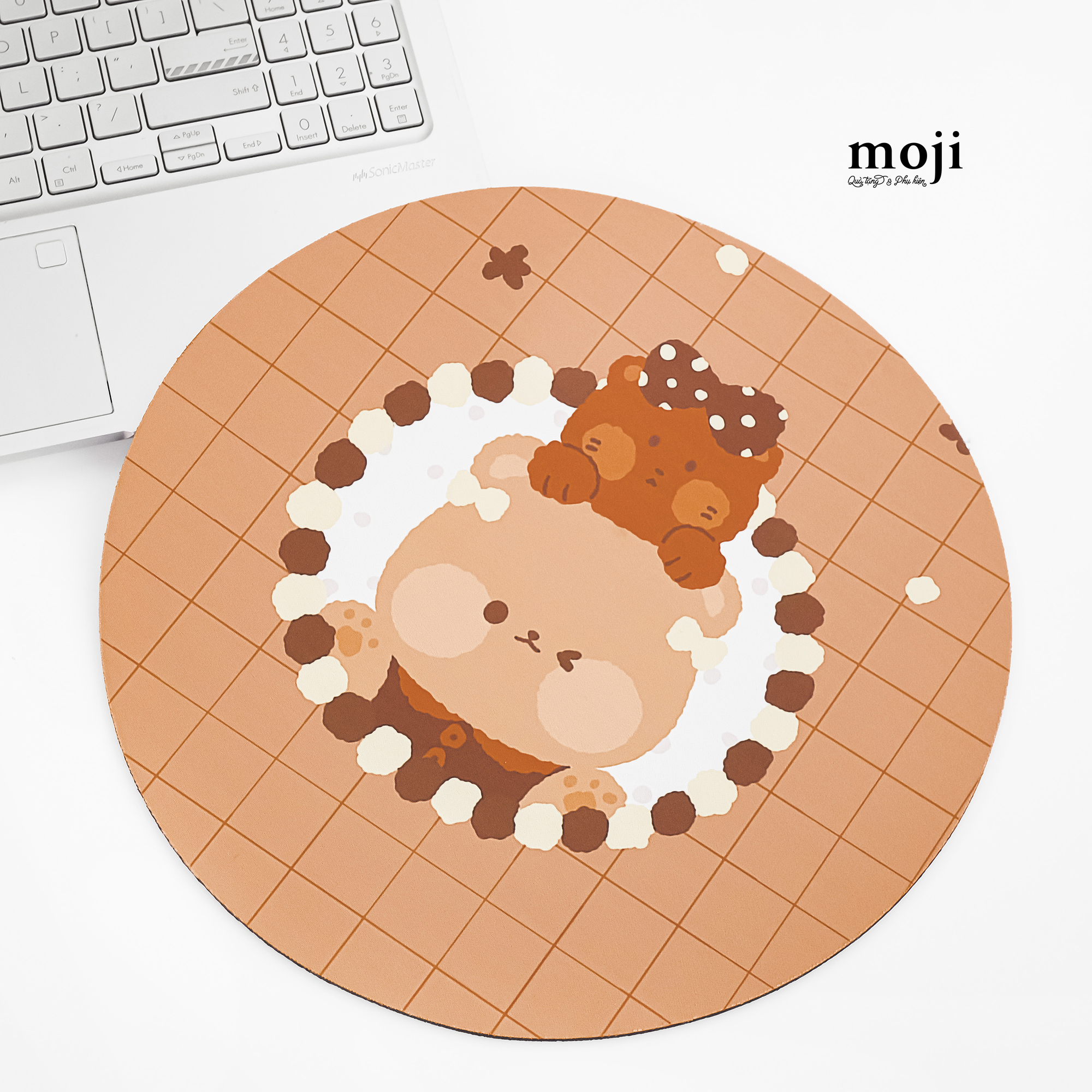 Lót chuột Baby bear in the circle nền kẻ ô 30cm