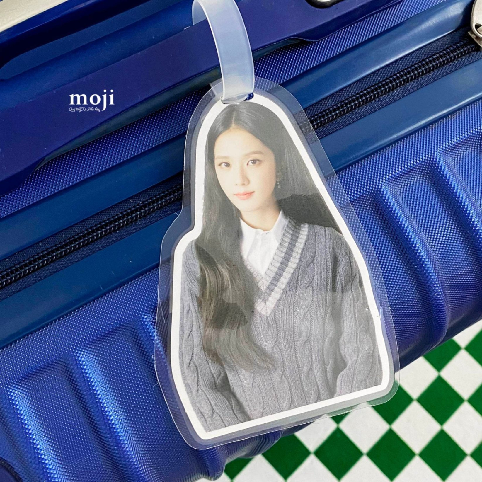 Luggage tag idol BLACKPINK Jisoo grey sweater 280223