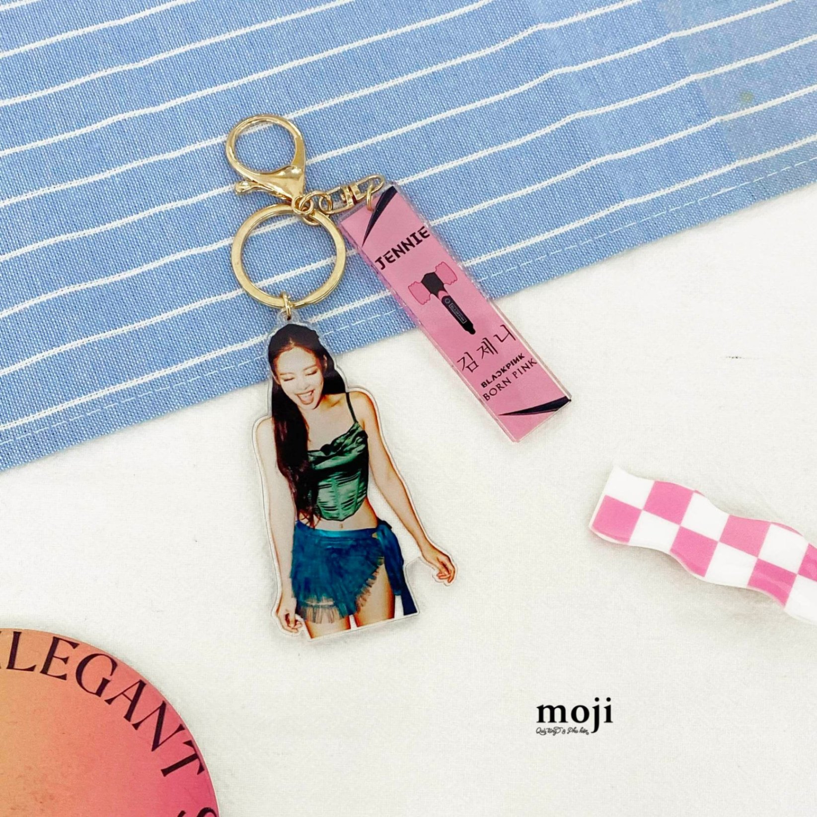 Móc khóa idol BLACKPINK Jennie Born Pink lightstick 010323