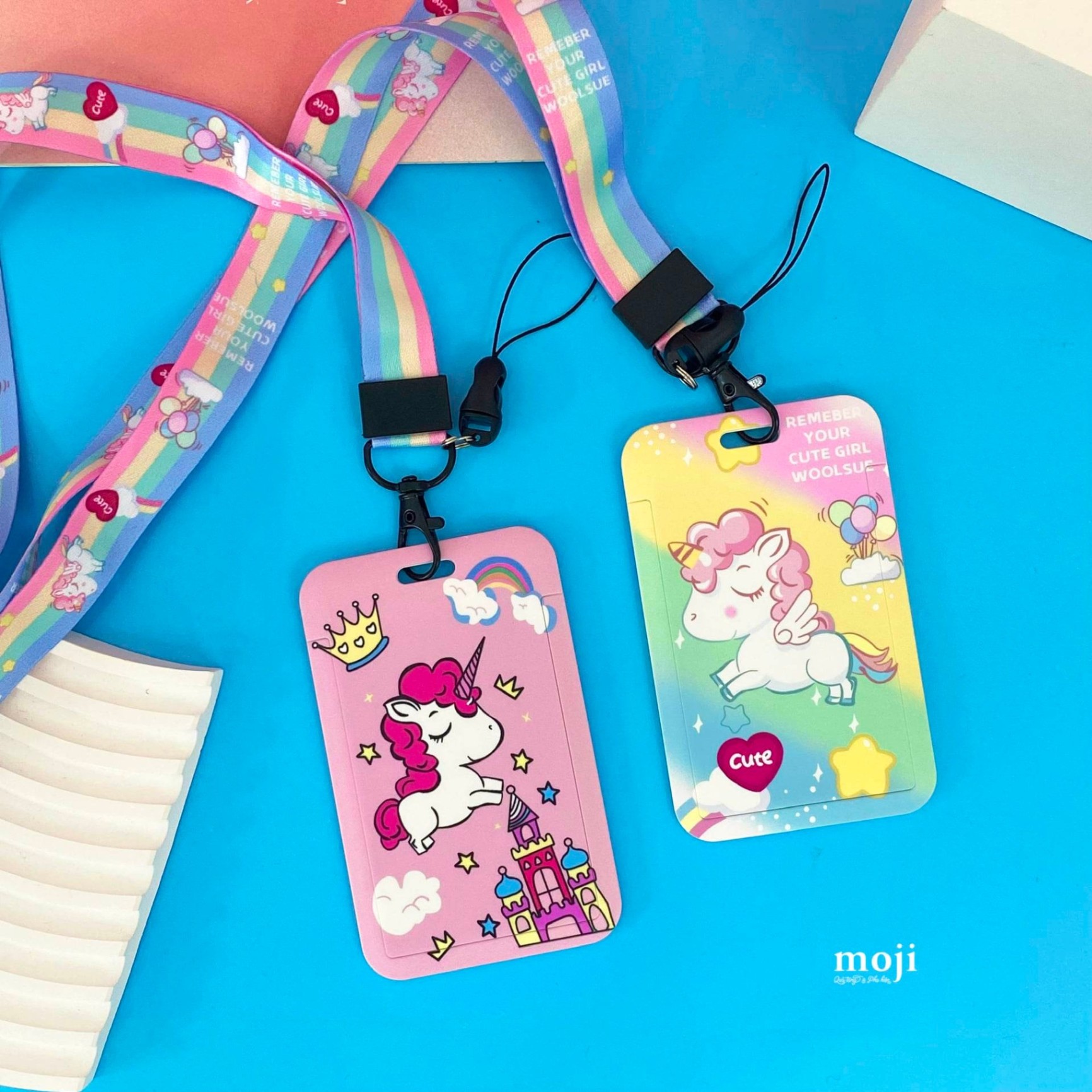 Đeo thẻ dọc Unicorn rainbow castle kèm strap 7x11