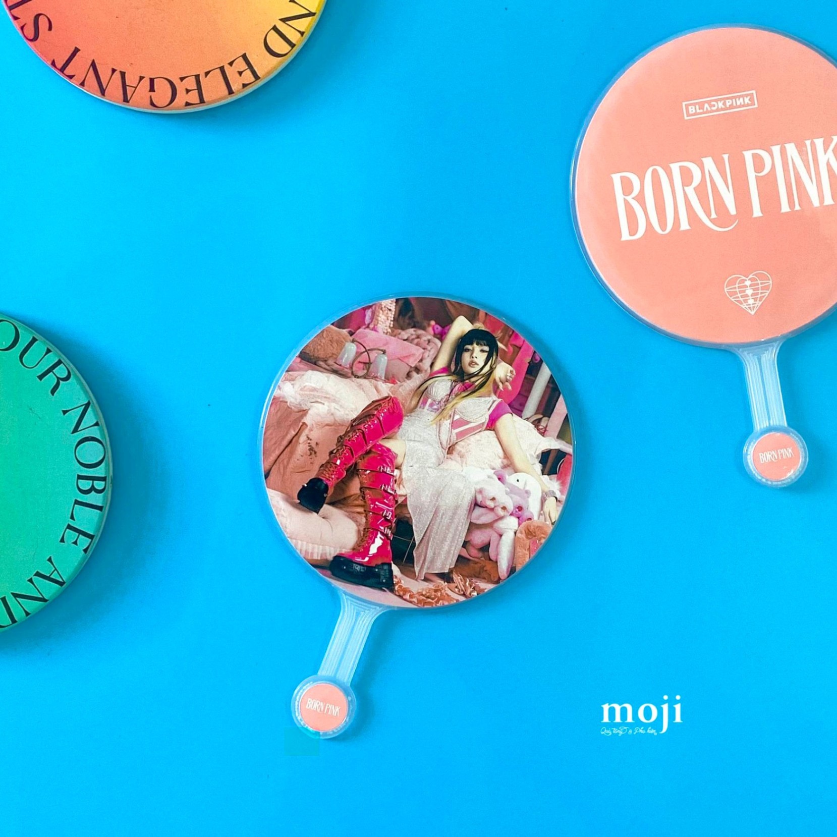 Quạt nhựa cầm tay mini idol BLACKPINK Lisa BORN PINK pink ver 090323