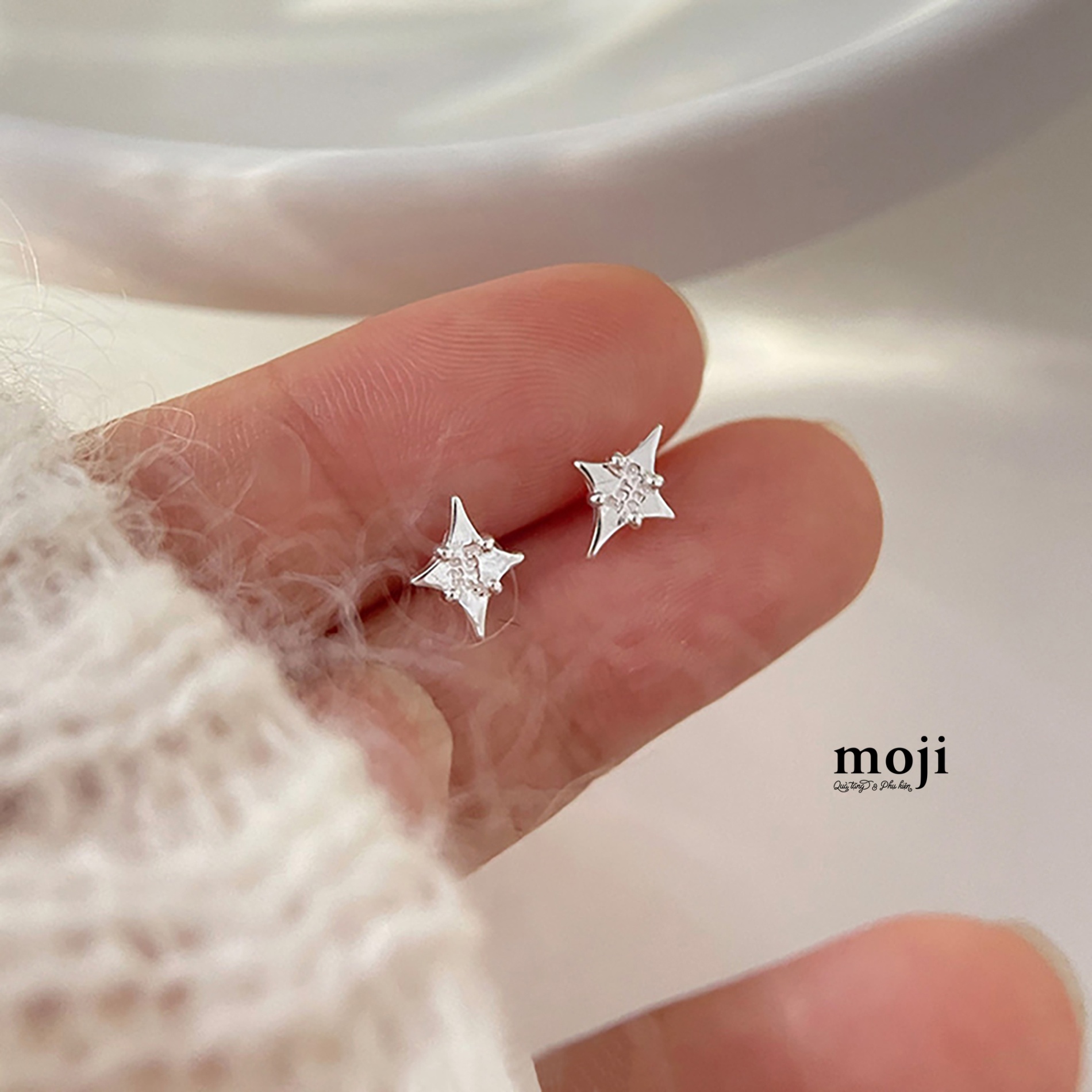 Khuyên tai mạ bạc Little star dập chữ