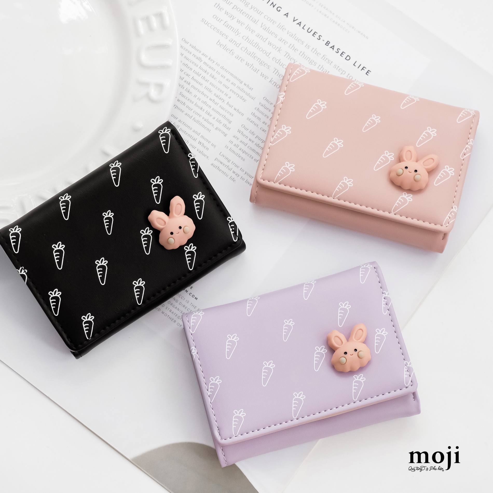 Ví da gập ngắn Rabbit face carrot pattern 3x8x10