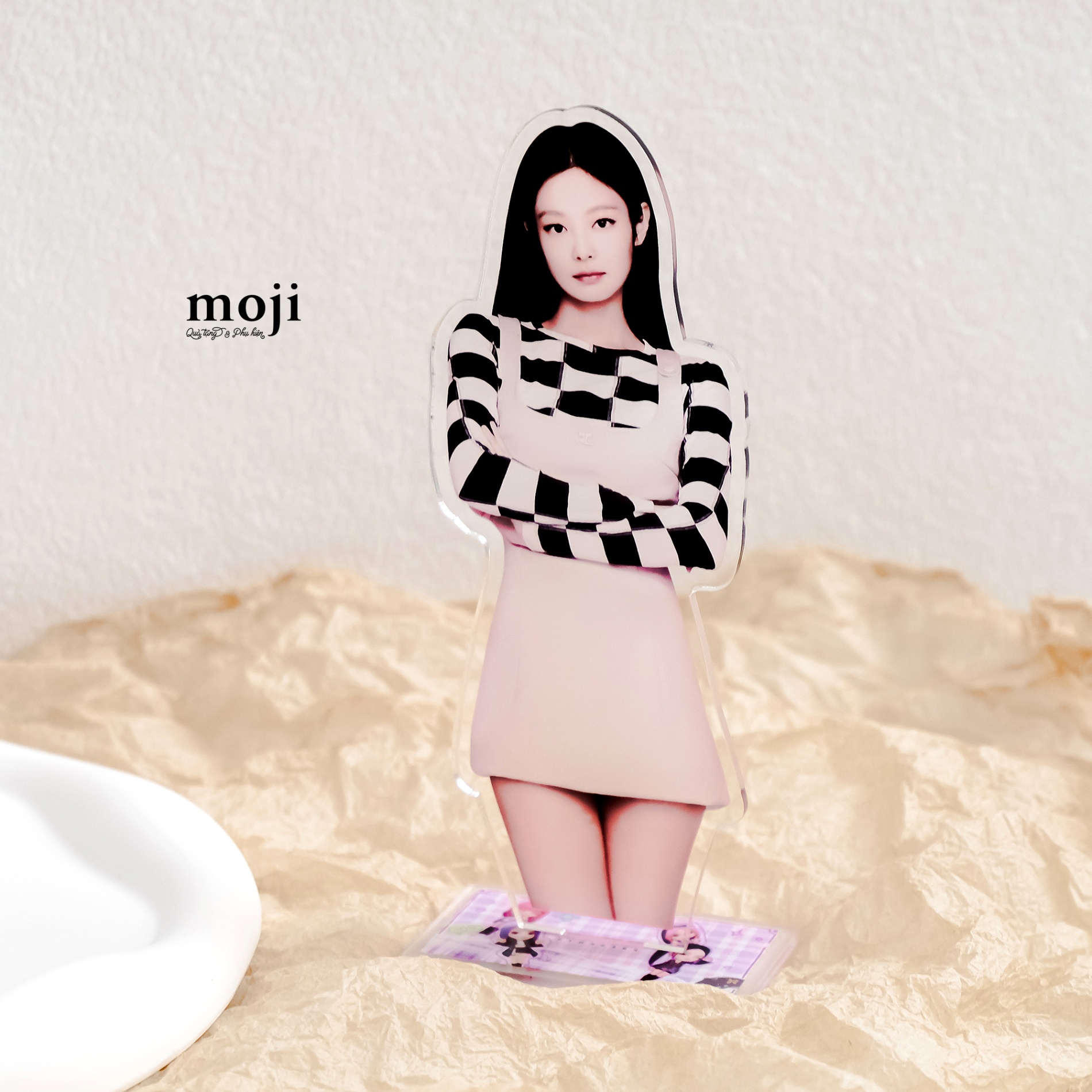Tượng trưng bày trang trí idol BLACKPINK Jennie THE GAME 150523