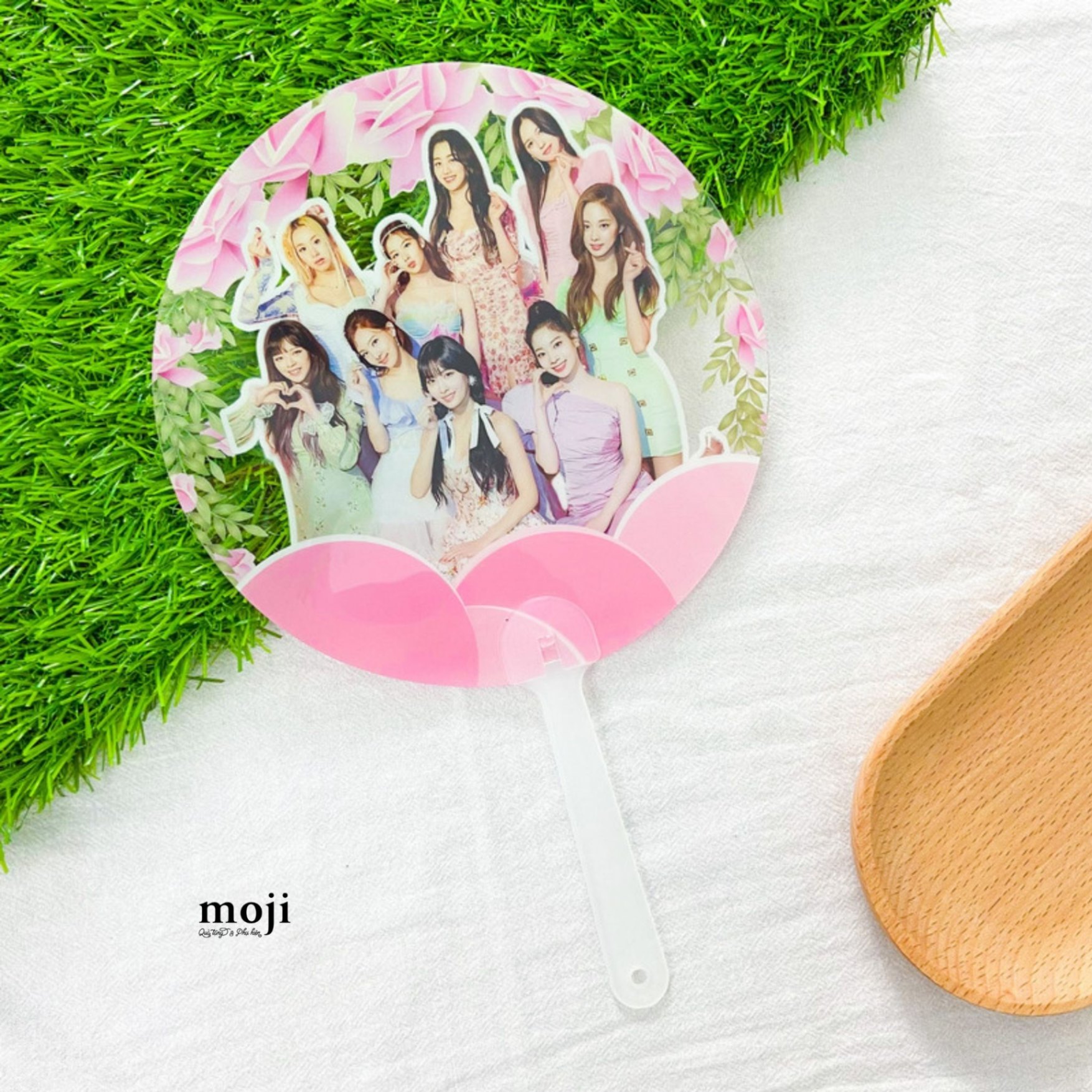 Quạt nhựa cầm tay idol TWICE Flower and leaf 300523