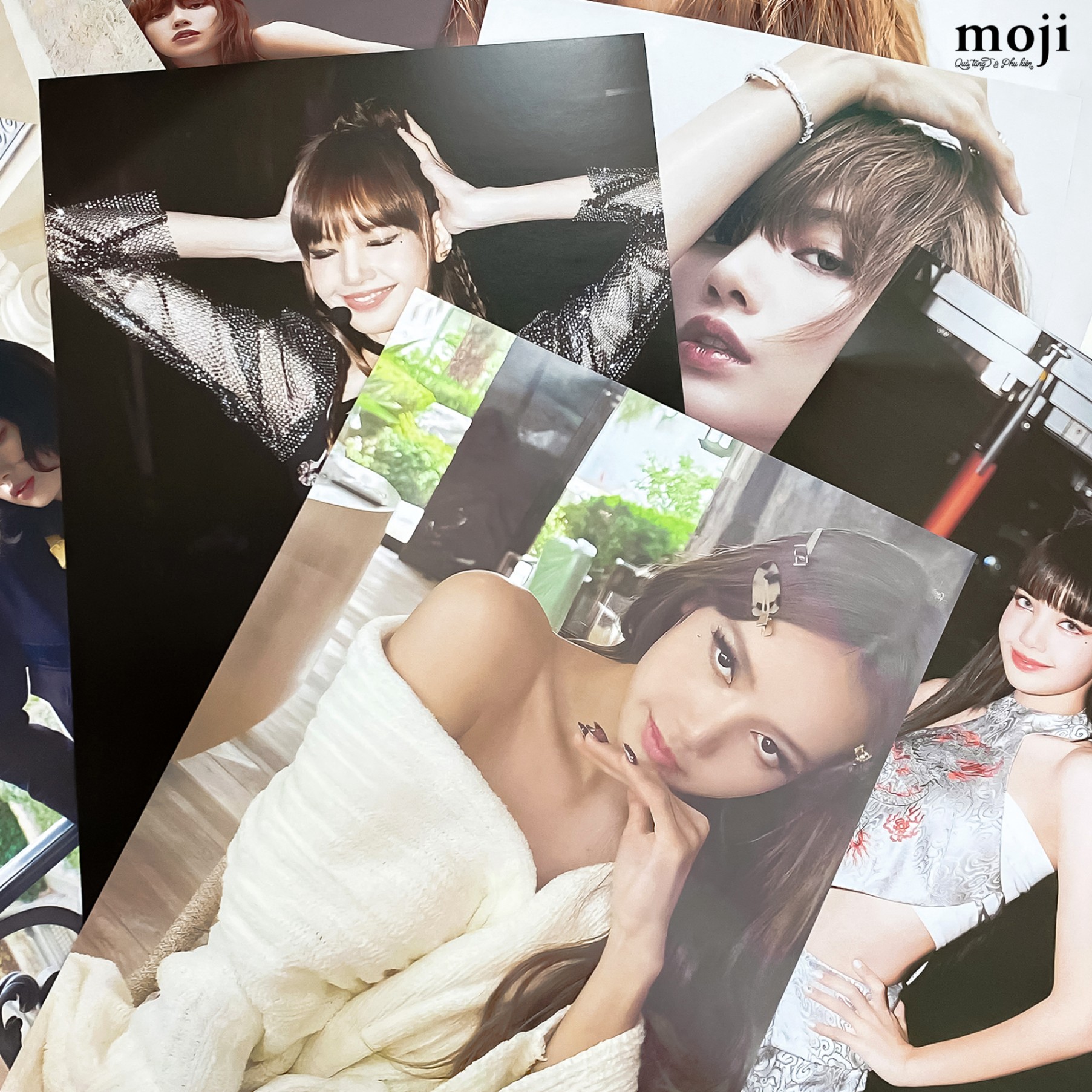 Poster idol BLACKPINK Lisa 260623 set8 29x42