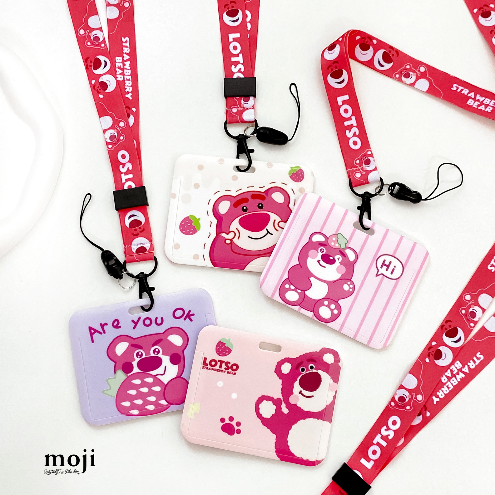Đeo thẻ ngang TS Gấu dâu Lotso fruit strawberry kèm strap 8x10