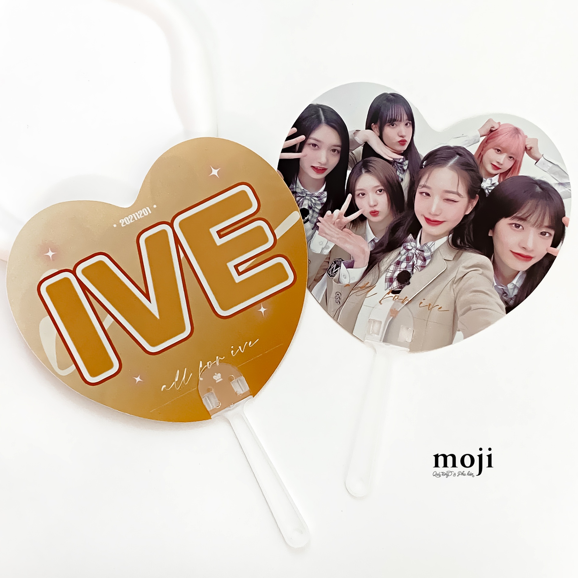 Quạt nhựa cầm tay idol IVE heart shape