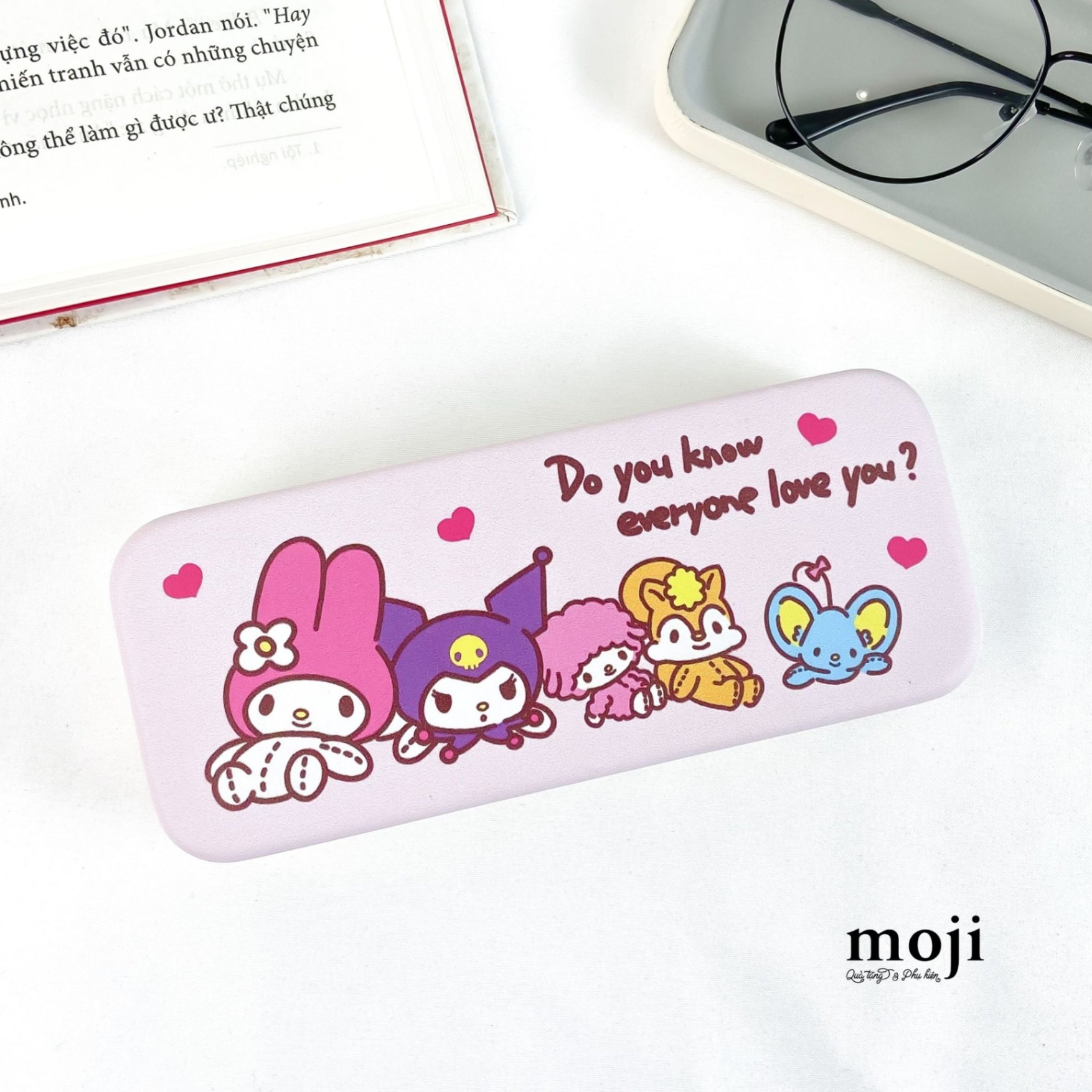 Hộp đựng kính bọc da Sanrio family do you know everyone love you 6x16