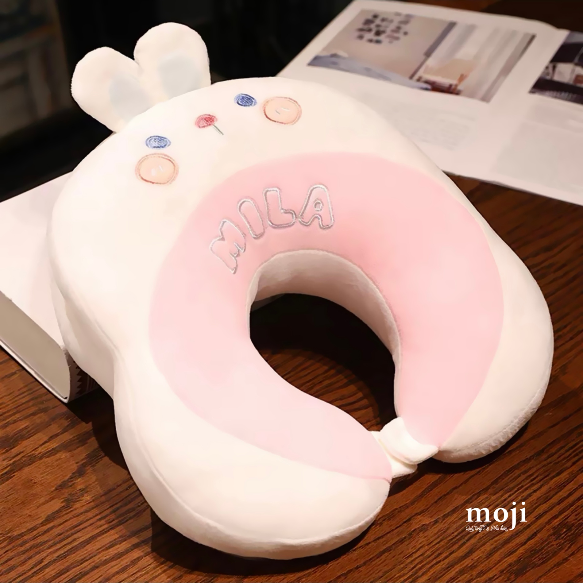 Gấu bông chữ U đệm cao White rabbit má hồng có tai