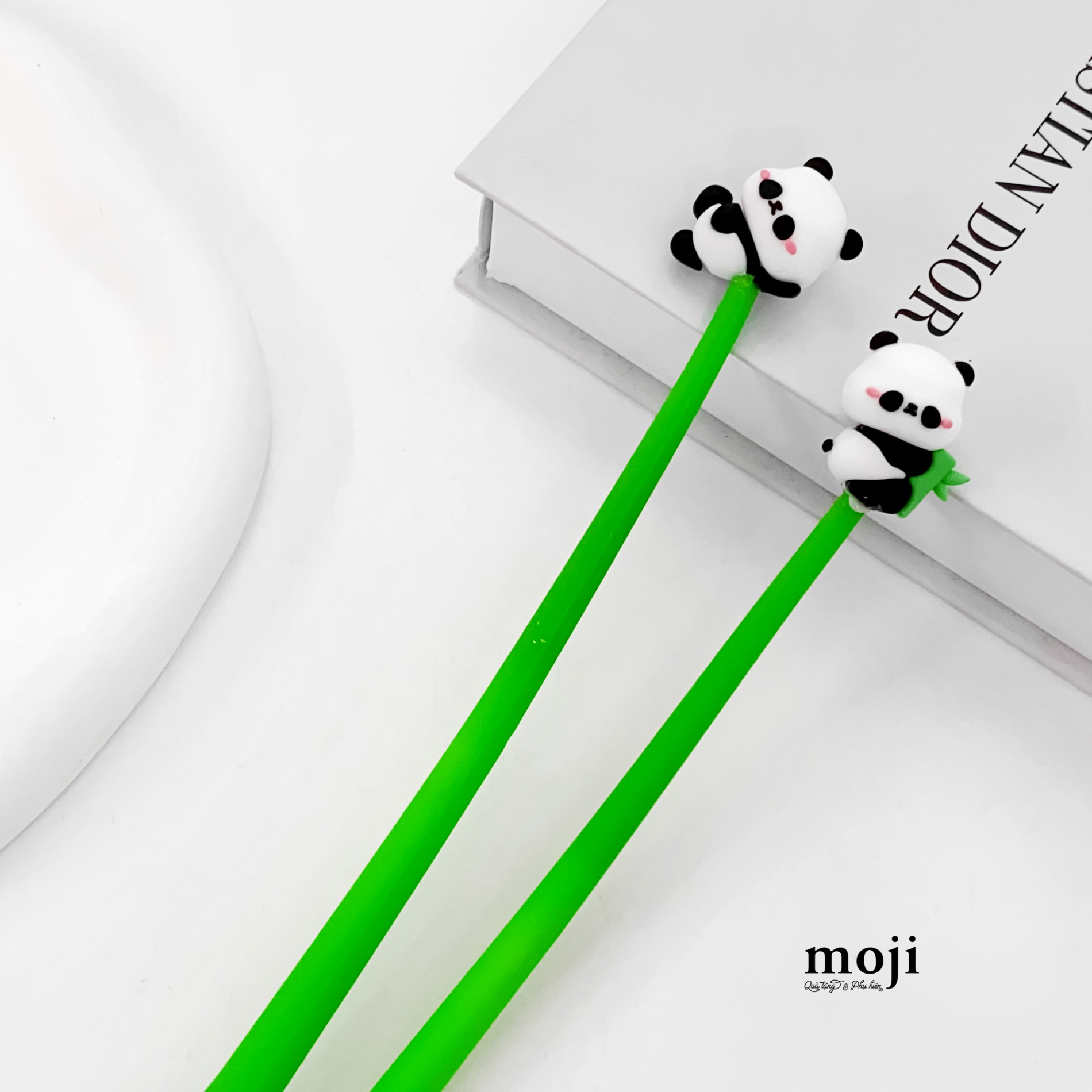 Bút viết Gấu trúc Panda bear lying hug bamboo