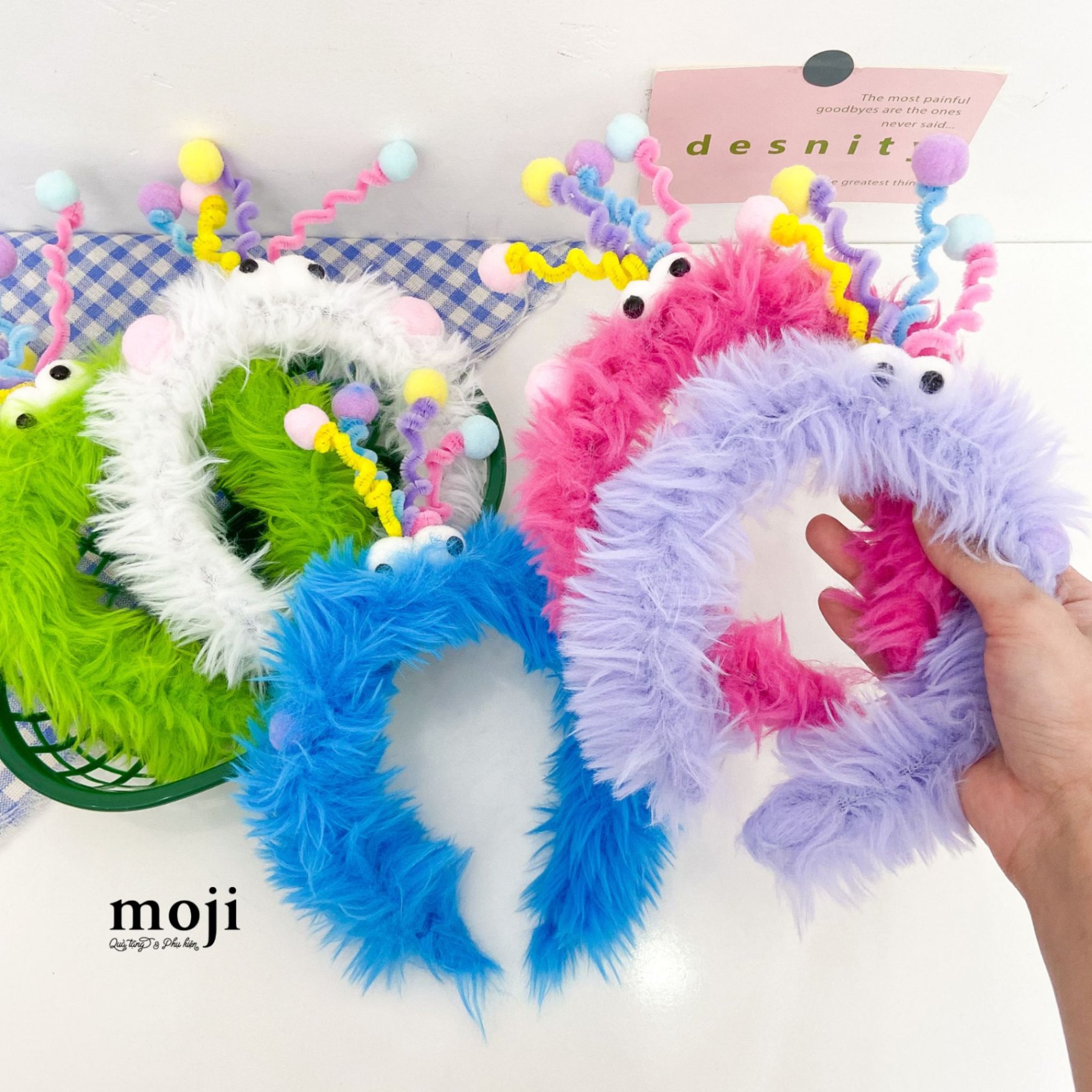 Băng đô bờm lông xù Funny vibes big eyes màu sắc lò xo cục bông