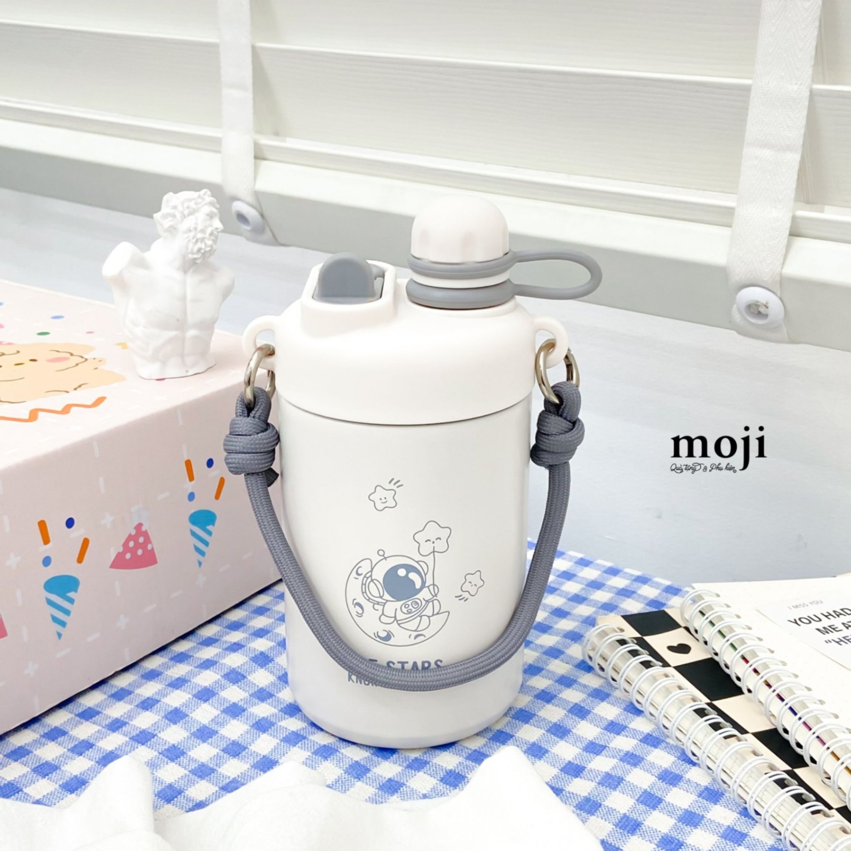 Bình nước giữ nhiệt Phi hành gia astronaut the stars know my heart kèm dây 550ml