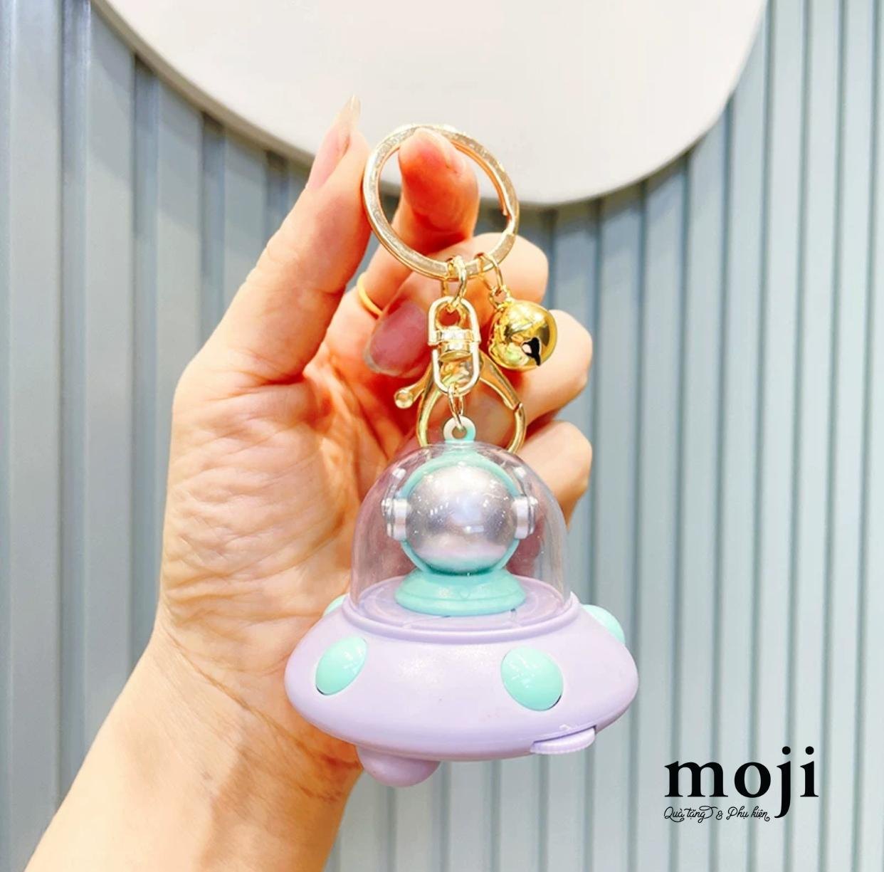 Móc khóa đèn led máy chiếu UFO phối màu leng keng