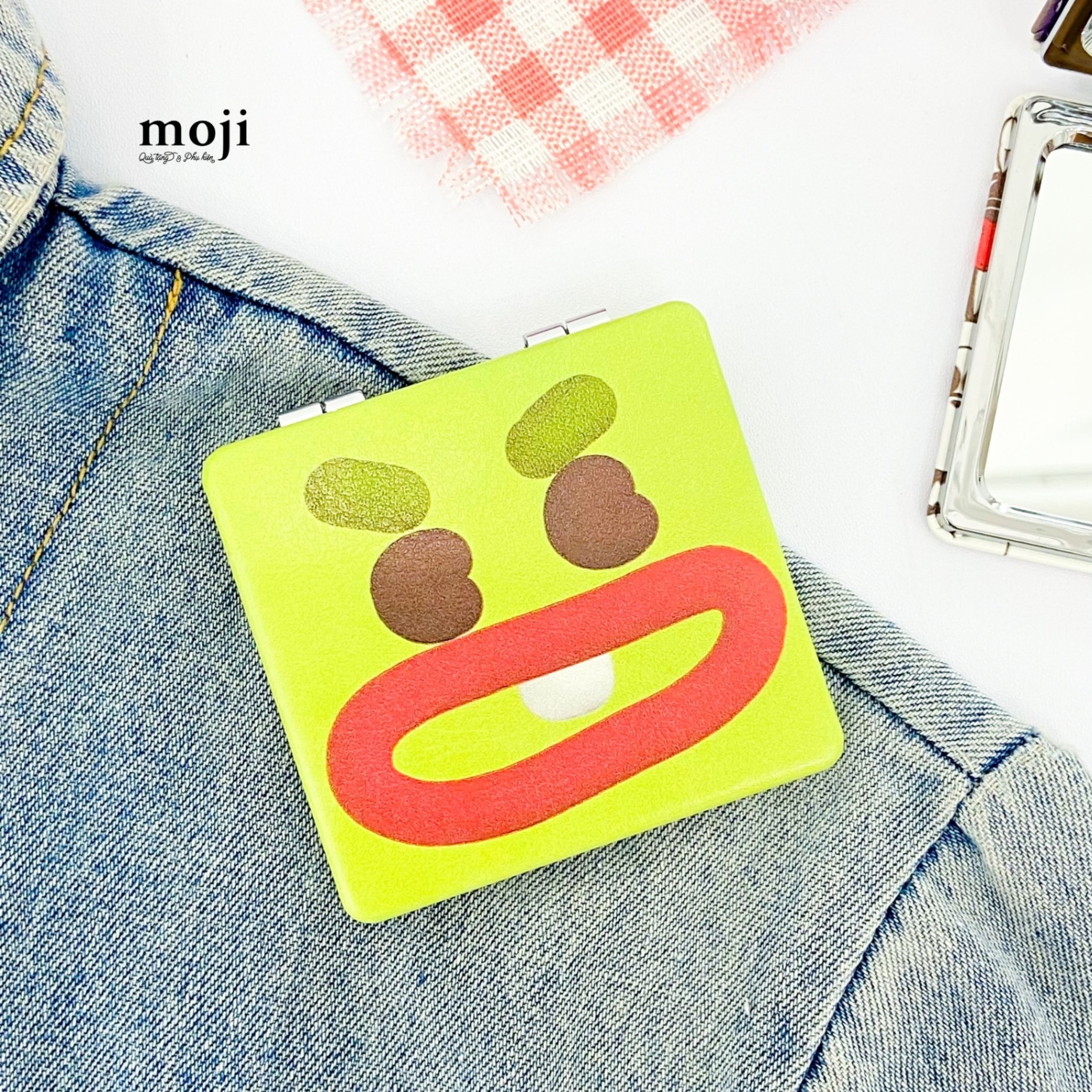 Gương gập vuông Funny vibes funny face môi dày 7x7